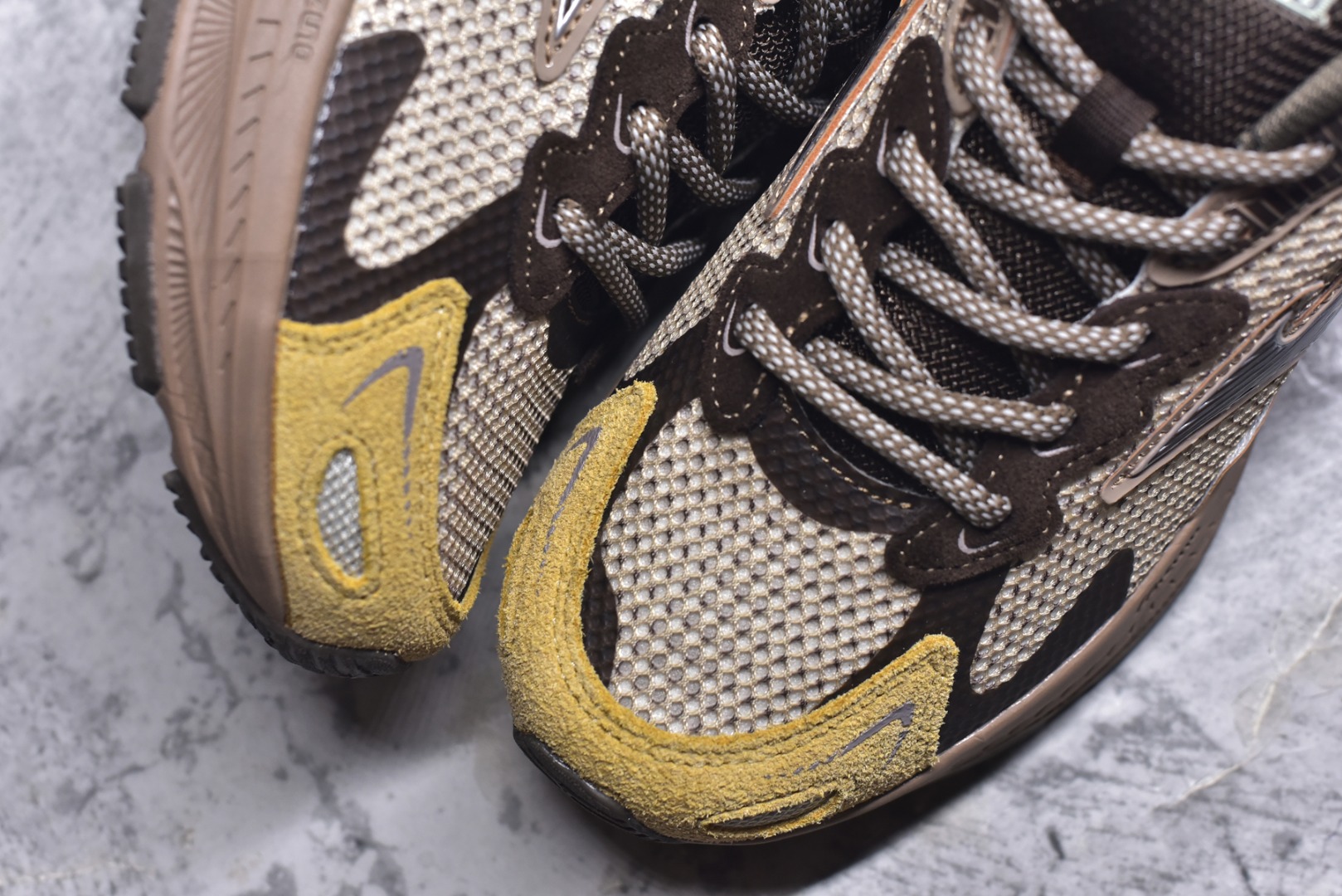 图片[8]-#Mizuno Racer S 潮流复古防滑耐磨透气 低帮 休闲训练长跑短跑城市通勤跑步鞋 美津浓（Mizuno）是日本美津浓株式会社于1906年创立的运动品牌，经过一个多世纪的不断努力现已成为世界著名的运动器具、服装和鞋类生产商。美津浓力求服务于各类运动项目，并竭力使运动生活更加愉快和振奋。产品种类齐全，覆盖几乎全部主要运动项目，达到30万多个品类。尺码：36 36.5 37.5 38 38.5 39 40 40.5 41 42 42.5 43 44 44.5 45-选品中心