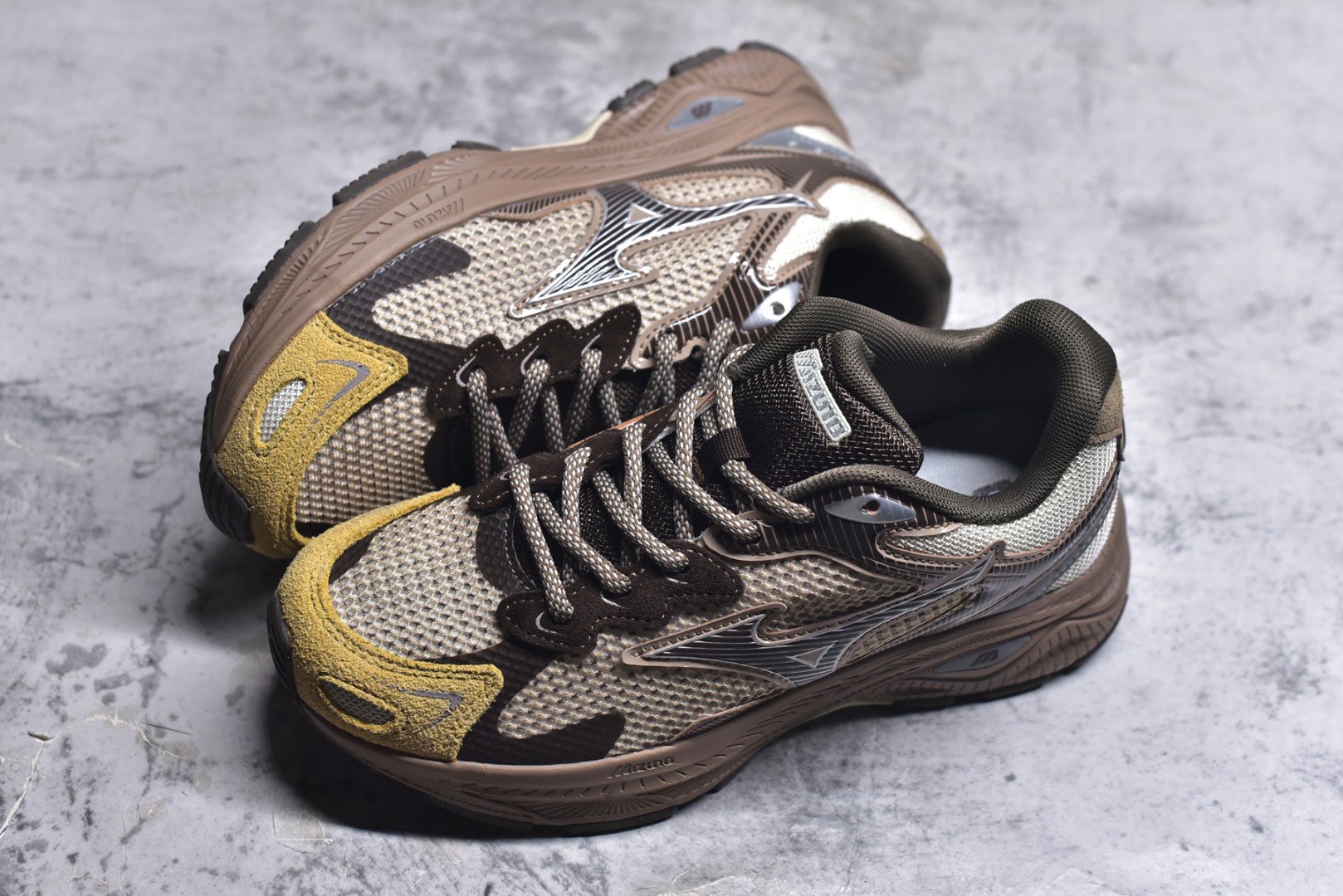 图片[7]-#Mizuno Racer S 潮流复古防滑耐磨透气 低帮 休闲训练长跑短跑城市通勤跑步鞋 美津浓（Mizuno）是日本美津浓株式会社于1906年创立的运动品牌，经过一个多世纪的不断努力现已成为世界著名的运动器具、服装和鞋类生产商。美津浓力求服务于各类运动项目，并竭力使运动生活更加愉快和振奋。产品种类齐全，覆盖几乎全部主要运动项目，达到30万多个品类。尺码：36 36.5 37.5 38 38.5 39 40 40.5 41 42 42.5 43 44 44.5 45-选品中心