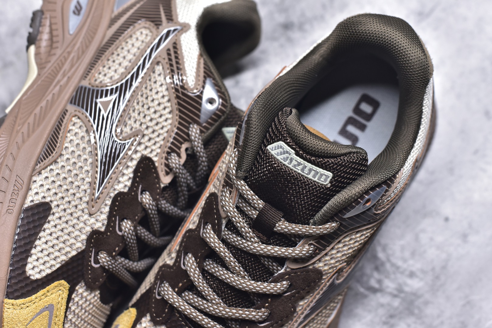 图片[9]-#Mizuno Racer S 潮流复古防滑耐磨透气 低帮 休闲训练长跑短跑城市通勤跑步鞋 美津浓（Mizuno）是日本美津浓株式会社于1906年创立的运动品牌，经过一个多世纪的不断努力现已成为世界著名的运动器具、服装和鞋类生产商。美津浓力求服务于各类运动项目，并竭力使运动生活更加愉快和振奋。产品种类齐全，覆盖几乎全部主要运动项目，达到30万多个品类。尺码：36 36.5 37.5 38 38.5 39 40 40.5 41 42 42.5 43 44 44.5 45-选品中心