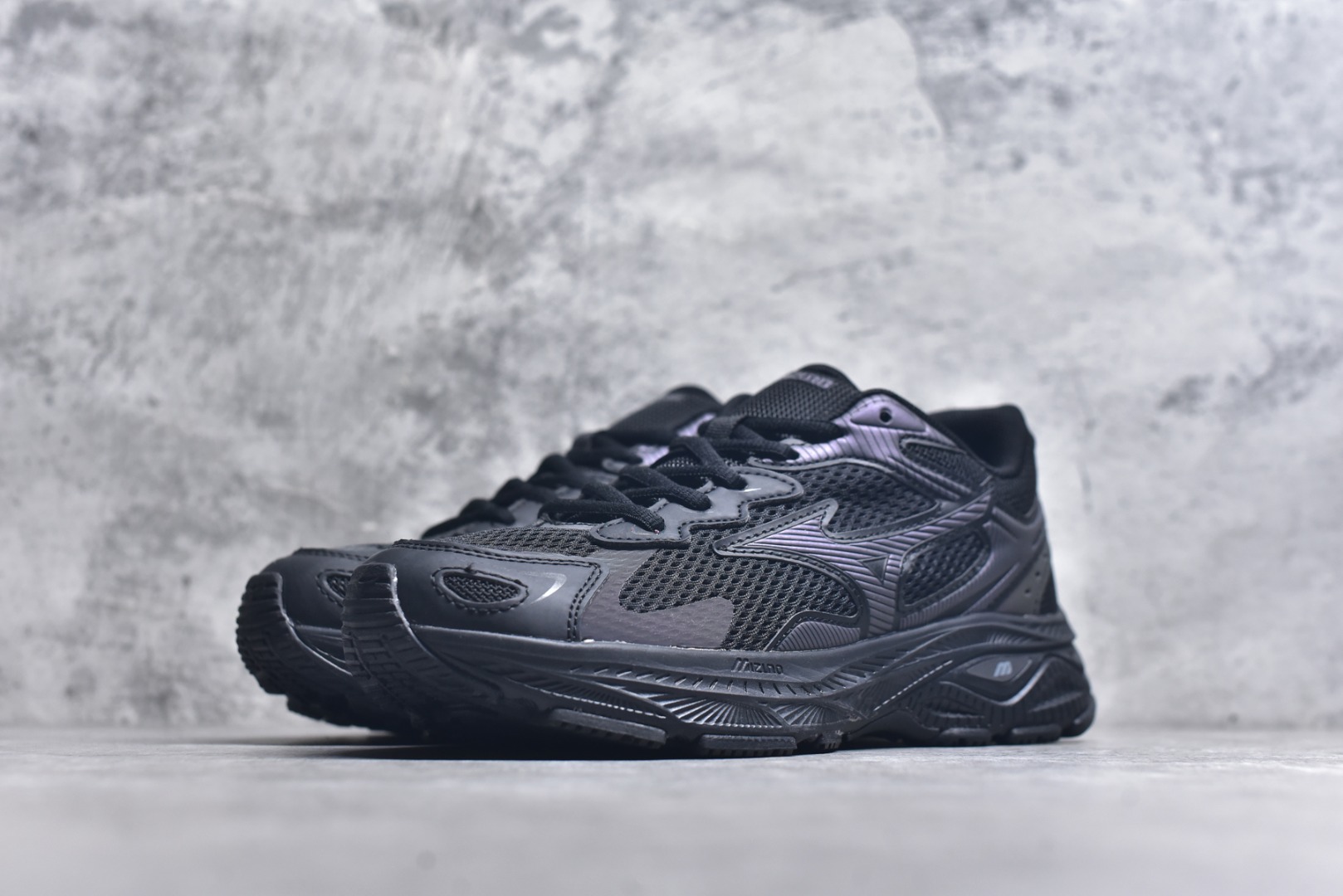 图片[2]-#Mizuno Racer S 潮流复古防滑耐磨透气 低帮 休闲训练长跑短跑城市通勤跑步鞋 美津浓（Mizuno）是日本美津浓株式会社于1906年创立的运动品牌，经过一个多世纪的不断努力现已成为世界著名的运动器具、服装和鞋类生产商。美津浓力求服务于各类运动项目，并竭力使运动生活更加愉快和振奋。产品种类齐全，覆盖几乎全部主要运动项目，达到30万多个品类。尺码：36 36.5 37.5 38 38.5 39 40 40.5 41 42 42.5 43 44 44.5 45-选品中心