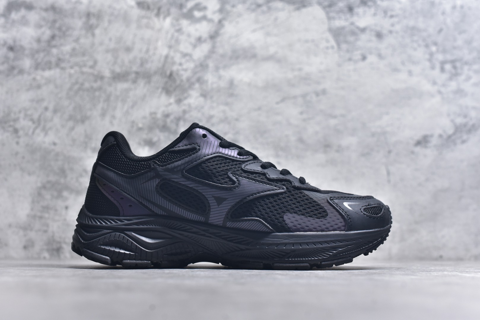 图片[3]-#Mizuno Racer S 潮流复古防滑耐磨透气 低帮 休闲训练长跑短跑城市通勤跑步鞋 美津浓（Mizuno）是日本美津浓株式会社于1906年创立的运动品牌，经过一个多世纪的不断努力现已成为世界著名的运动器具、服装和鞋类生产商。美津浓力求服务于各类运动项目，并竭力使运动生活更加愉快和振奋。产品种类齐全，覆盖几乎全部主要运动项目，达到30万多个品类。尺码：36 36.5 37.5 38 38.5 39 40 40.5 41 42 42.5 43 44 44.5 45-选品中心