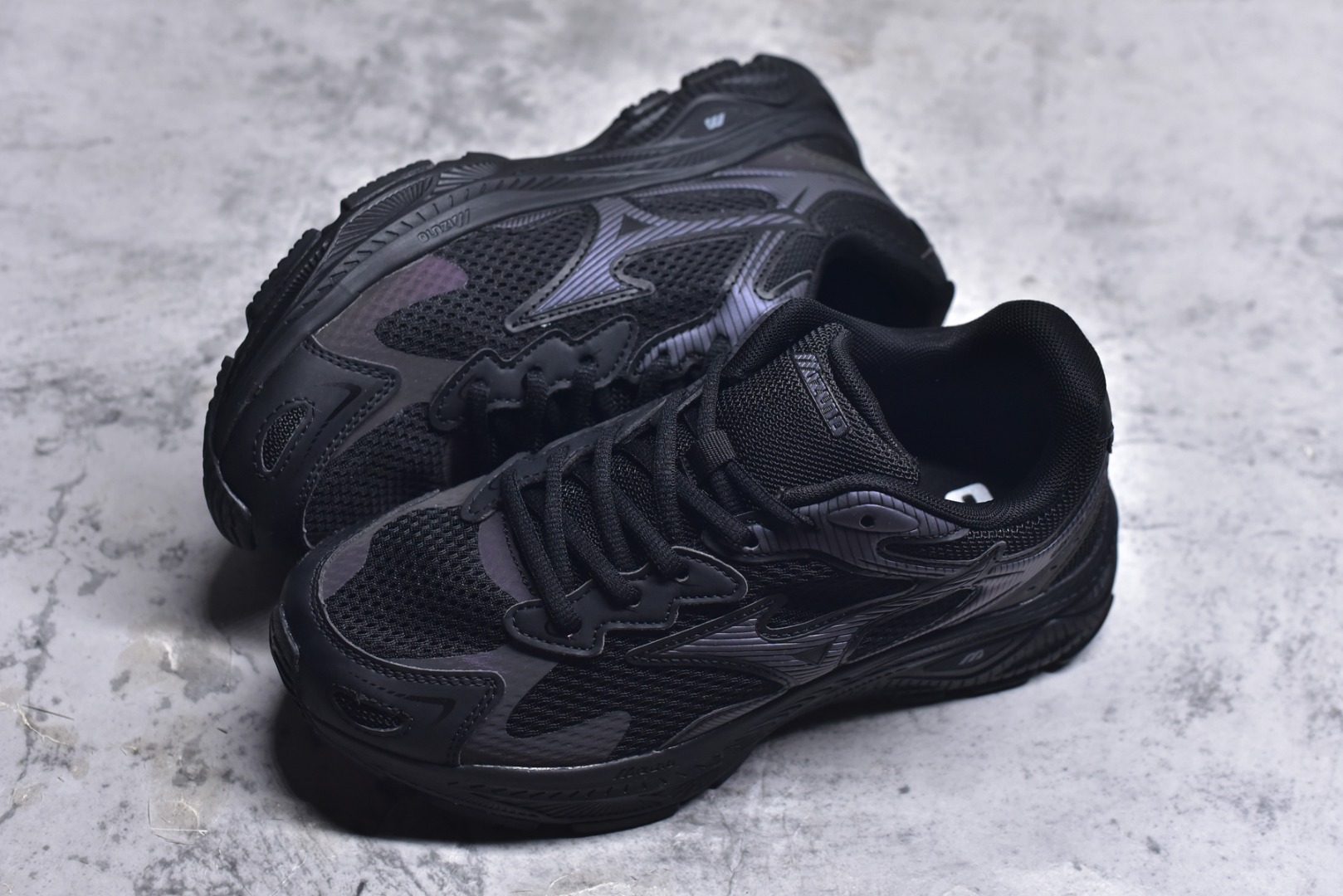 图片[7]-#Mizuno Racer S 潮流复古防滑耐磨透气 低帮 休闲训练长跑短跑城市通勤跑步鞋 美津浓（Mizuno）是日本美津浓株式会社于1906年创立的运动品牌，经过一个多世纪的不断努力现已成为世界著名的运动器具、服装和鞋类生产商。美津浓力求服务于各类运动项目，并竭力使运动生活更加愉快和振奋。产品种类齐全，覆盖几乎全部主要运动项目，达到30万多个品类。尺码：36 36.5 37.5 38 38.5 39 40 40.5 41 42 42.5 43 44 44.5 45-选品中心