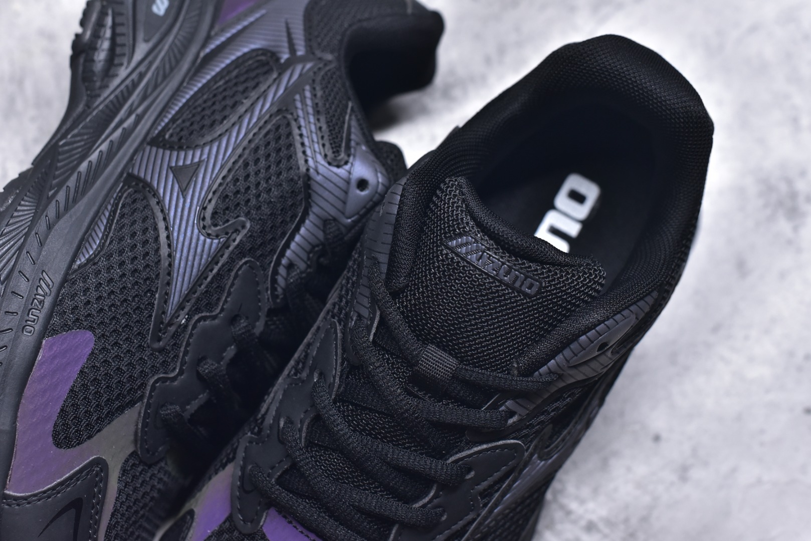 图片[9]-#Mizuno Racer S 潮流复古防滑耐磨透气 低帮 休闲训练长跑短跑城市通勤跑步鞋 美津浓（Mizuno）是日本美津浓株式会社于1906年创立的运动品牌，经过一个多世纪的不断努力现已成为世界著名的运动器具、服装和鞋类生产商。美津浓力求服务于各类运动项目，并竭力使运动生活更加愉快和振奋。产品种类齐全，覆盖几乎全部主要运动项目，达到30万多个品类。尺码：36 36.5 37.5 38 38.5 39 40 40.5 41 42 42.5 43 44 44.5 45-选品中心