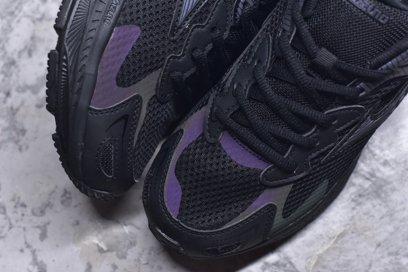 图片[8]-#Mizuno Racer S 潮流复古防滑耐磨透气 低帮 休闲训练长跑短跑城市通勤跑步鞋 美津浓（Mizuno）是日本美津浓株式会社于1906年创立的运动品牌，经过一个多世纪的不断努力现已成为世界著名的运动器具、服装和鞋类生产商。美津浓力求服务于各类运动项目，并竭力使运动生活更加愉快和振奋。产品种类齐全，覆盖几乎全部主要运动项目，达到30万多个品类。尺码：36 36.5 37.5 38 38.5 39 40 40.5 41 42 42.5 43 44 44.5 45-选品中心