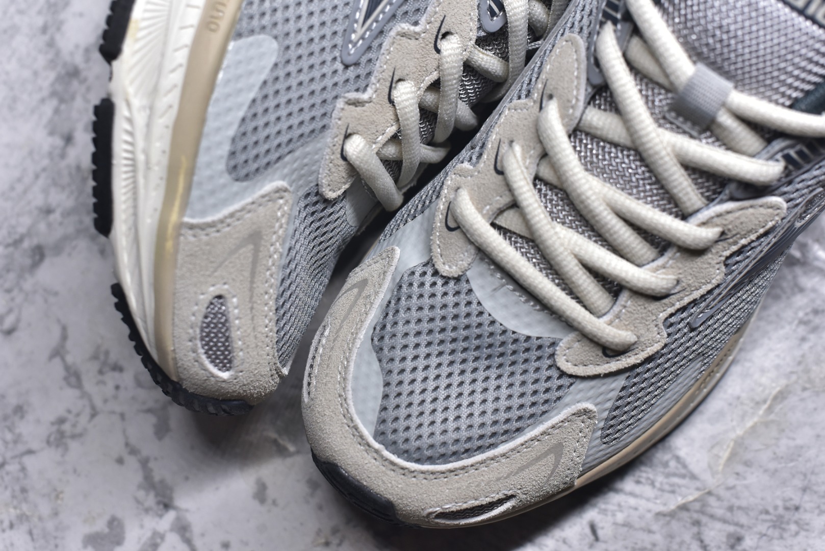 图片[8]-#Mizuno Racer S 潮流复古防滑耐磨透气 低帮 休闲训练长跑短跑城市通勤跑步鞋 美津浓（Mizuno）是日本美津浓株式会社于1906年创立的运动品牌，经过一个多世纪的不断努力现已成为世界著名的运动器具、服装和鞋类生产商。美津浓力求服务于各类运动项目，并竭力使运动生活更加愉快和振奋。产品种类齐全，覆盖几乎全部主要运动项目，达到30万多个品类。尺码：36 36.5 37.5 38 38.5 39 40 40.5 41 42 42.5 43 44 44.5 45-选品中心