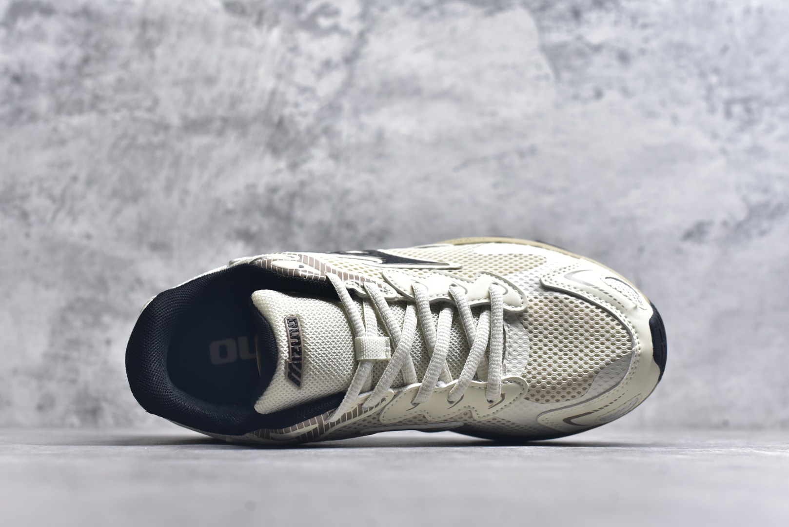 图片[4]-#Mizuno Racer S 潮流复古防滑耐磨透气 低帮 休闲训练长跑短跑城市通勤跑步鞋 美津浓（Mizuno）是日本美津浓株式会社于1906年创立的运动品牌，经过一个多世纪的不断努力现已成为世界著名的运动器具、服装和鞋类生产商。美津浓力求服务于各类运动项目，并竭力使运动生活更加愉快和振奋。产品种类齐全，覆盖几乎全部主要运动项目，达到30万多个品类。尺码：36 36.5 37.5 38 38.5 39 40 40.5 41 42 42.5 43 44 44.5 45-选品中心