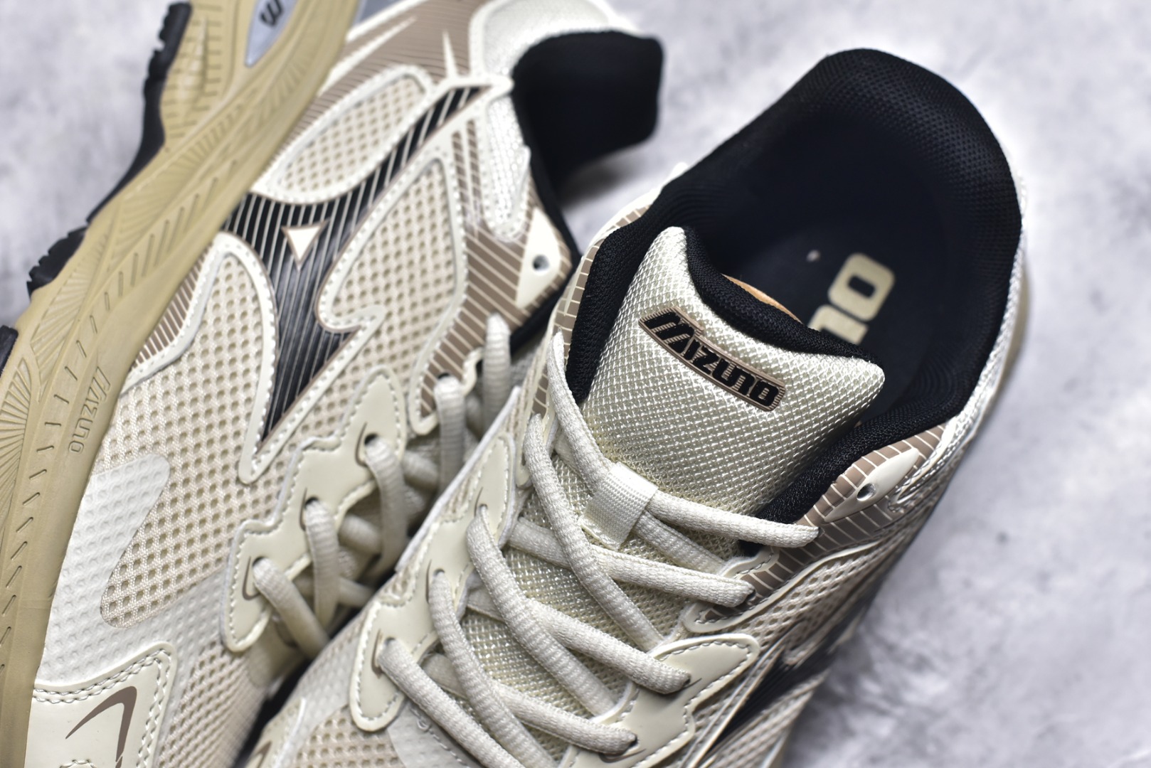 图片[9]-#Mizuno Racer S 潮流复古防滑耐磨透气 低帮 休闲训练长跑短跑城市通勤跑步鞋 美津浓（Mizuno）是日本美津浓株式会社于1906年创立的运动品牌，经过一个多世纪的不断努力现已成为世界著名的运动器具、服装和鞋类生产商。美津浓力求服务于各类运动项目，并竭力使运动生活更加愉快和振奋。产品种类齐全，覆盖几乎全部主要运动项目，达到30万多个品类。尺码：36 36.5 37.5 38 38.5 39 40 40.5 41 42 42.5 43 44 44.5 45-选品中心