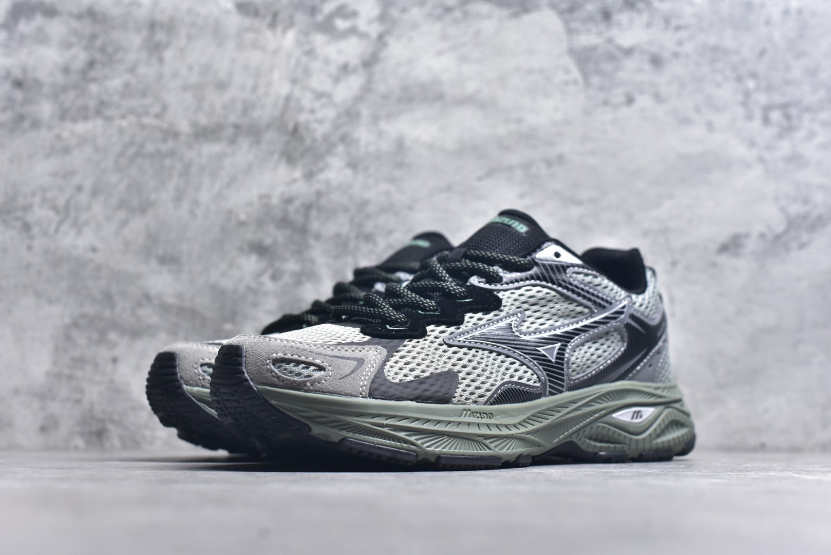 图片[2]-#Mizuno Racer S 潮流复古防滑耐磨透气 低帮 休闲训练长跑短跑城市通勤跑步鞋 美津浓（Mizuno）是日本美津浓株式会社于1906年创立的运动品牌，经过一个多世纪的不断努力现已成为世界著名的运动器具、服装和鞋类生产商。美津浓力求服务于各类运动项目，并竭力使运动生活更加愉快和振奋。产品种类齐全，覆盖几乎全部主要运动项目，达到30万多个品类。尺码：36 36.5 37.5 38 38.5 39 40 40.5 41 42 42.5 43 44 44.5 45-选品中心