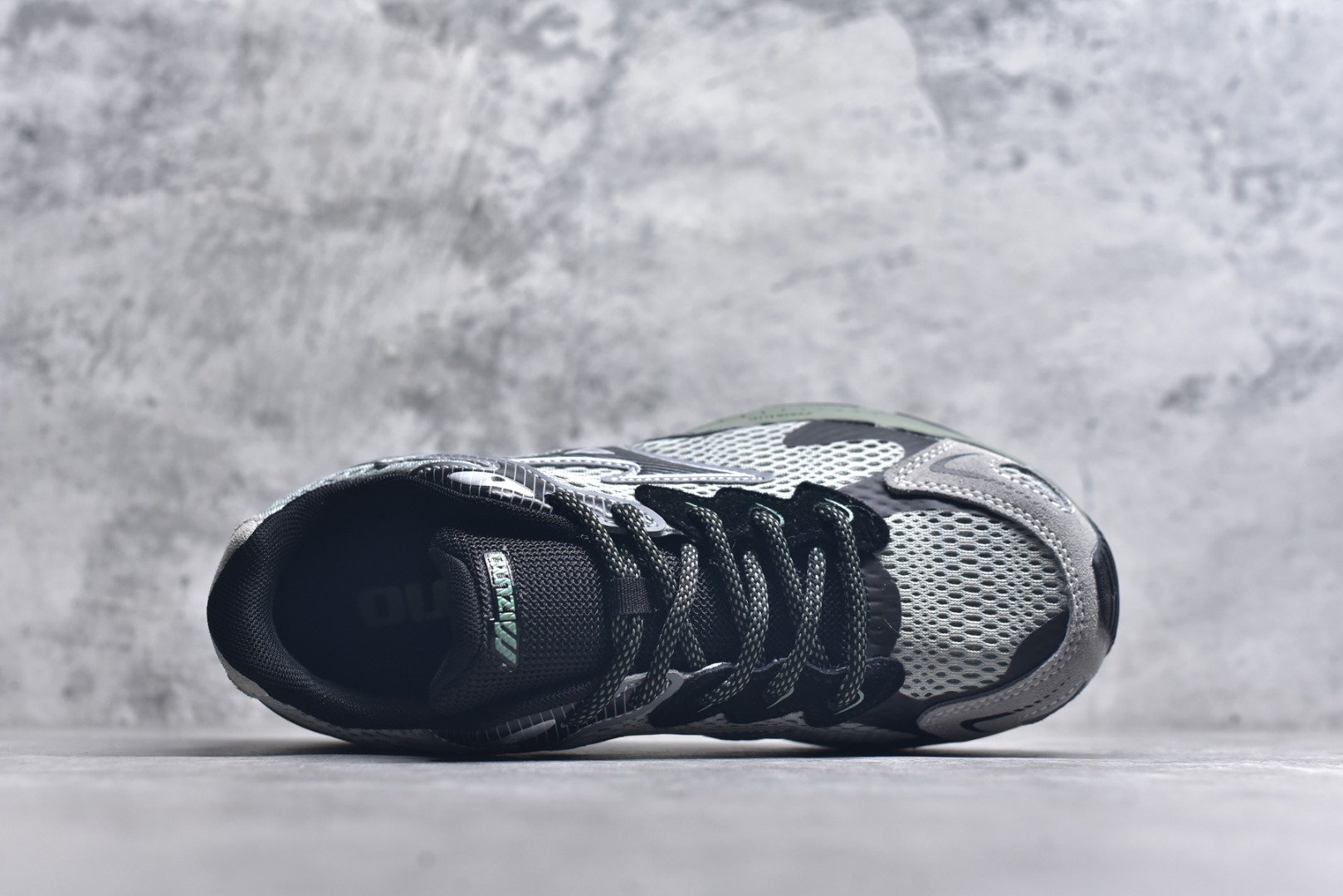 图片[4]-#Mizuno Racer S 潮流复古防滑耐磨透气 低帮 休闲训练长跑短跑城市通勤跑步鞋 美津浓（Mizuno）是日本美津浓株式会社于1906年创立的运动品牌，经过一个多世纪的不断努力现已成为世界著名的运动器具、服装和鞋类生产商。美津浓力求服务于各类运动项目，并竭力使运动生活更加愉快和振奋。产品种类齐全，覆盖几乎全部主要运动项目，达到30万多个品类。尺码：36 36.5 37.5 38 38.5 39 40 40.5 41 42 42.5 43 44 44.5 45-选品中心