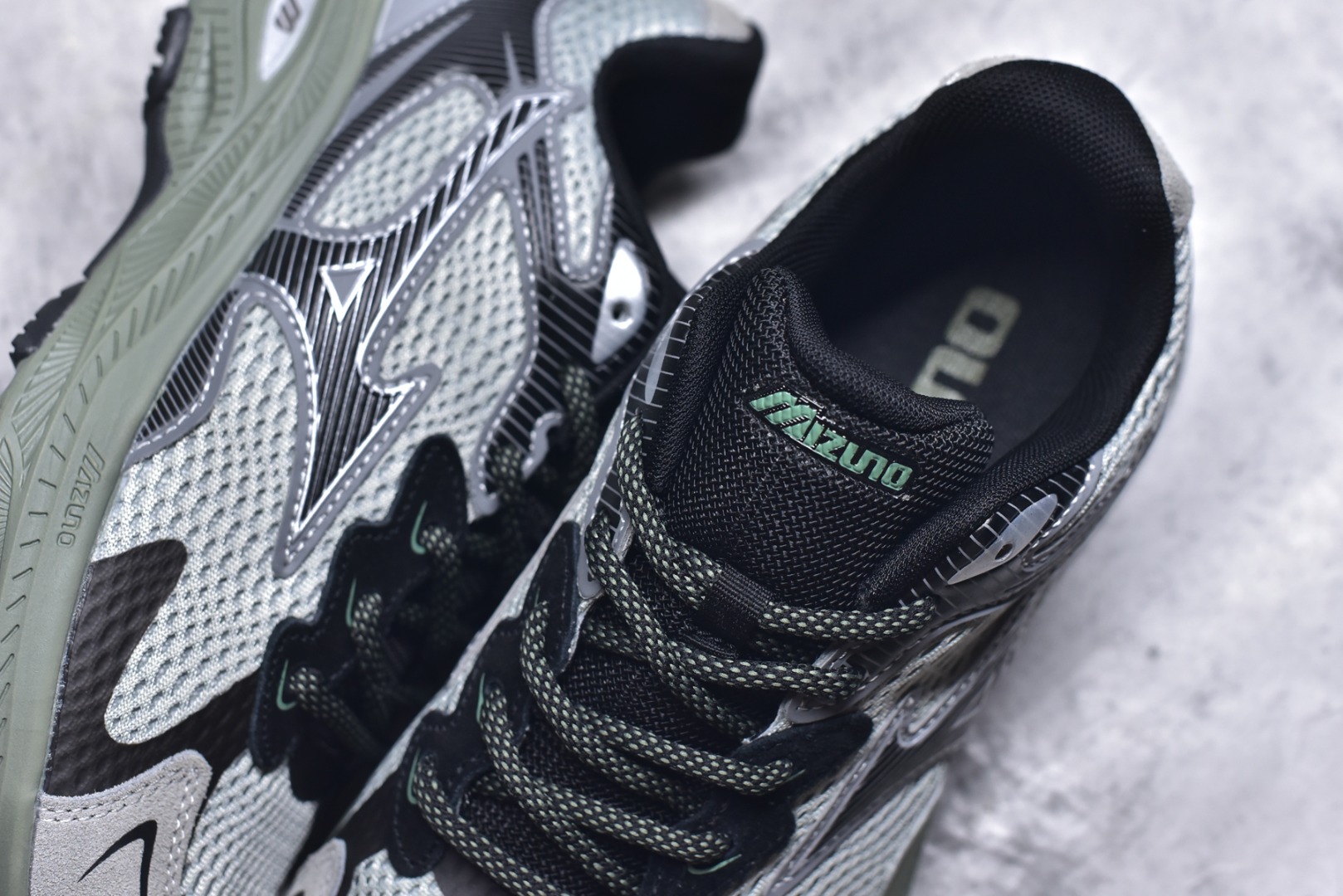 图片[9]-#Mizuno Racer S 潮流复古防滑耐磨透气 低帮 休闲训练长跑短跑城市通勤跑步鞋 美津浓（Mizuno）是日本美津浓株式会社于1906年创立的运动品牌，经过一个多世纪的不断努力现已成为世界著名的运动器具、服装和鞋类生产商。美津浓力求服务于各类运动项目，并竭力使运动生活更加愉快和振奋。产品种类齐全，覆盖几乎全部主要运动项目，达到30万多个品类。尺码：36 36.5 37.5 38 38.5 39 40 40.5 41 42 42.5 43 44 44.5 45-选品中心