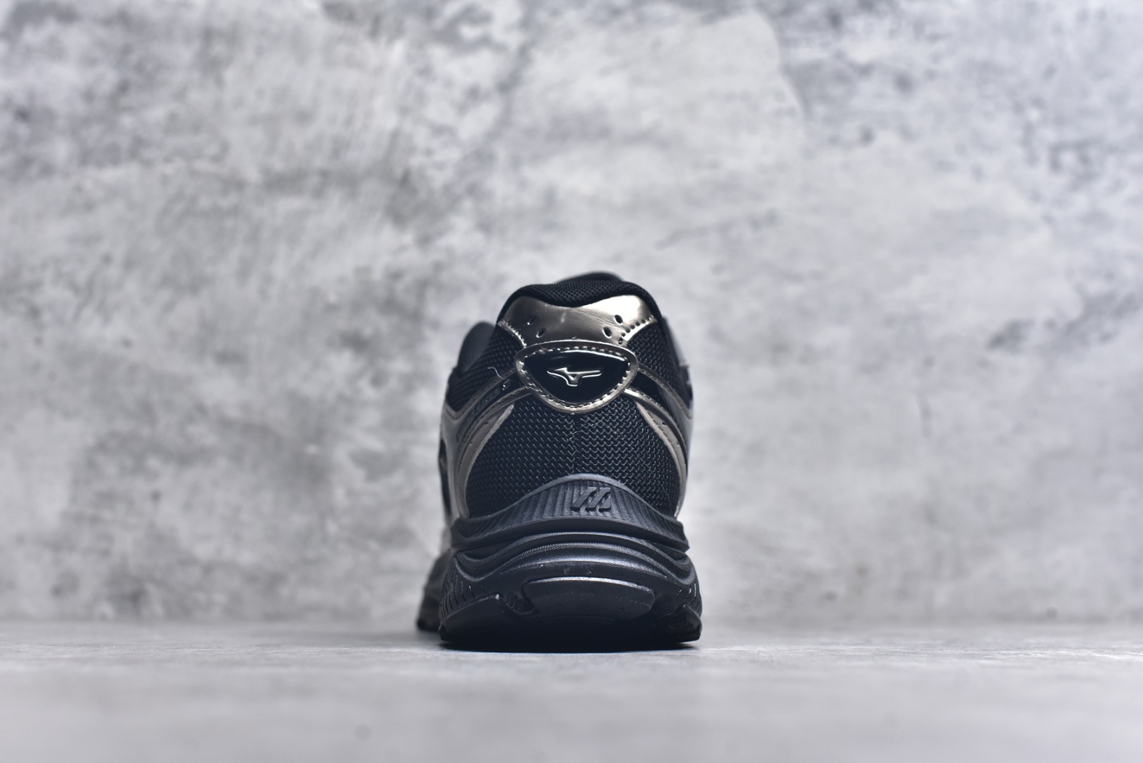 图片[5]-#Mizuno Racer S 潮流复古防滑耐磨透气 低帮 休闲训练长跑短跑城市通勤跑步鞋 美津浓（Mizuno）是日本美津浓株式会社于1906年创立的运动品牌，经过一个多世纪的不断努力现已成为世界著名的运动器具、服装和鞋类生产商。美津浓力求服务于各类运动项目，并竭力使运动生活更加愉快和振奋。产品种类齐全，覆盖几乎全部主要运动项目，达到30万多个品类。尺码：36 36.5 37.5 38 38.5 39 40 40.5 41 42 42.5 43 44 44.5 45-选品中心