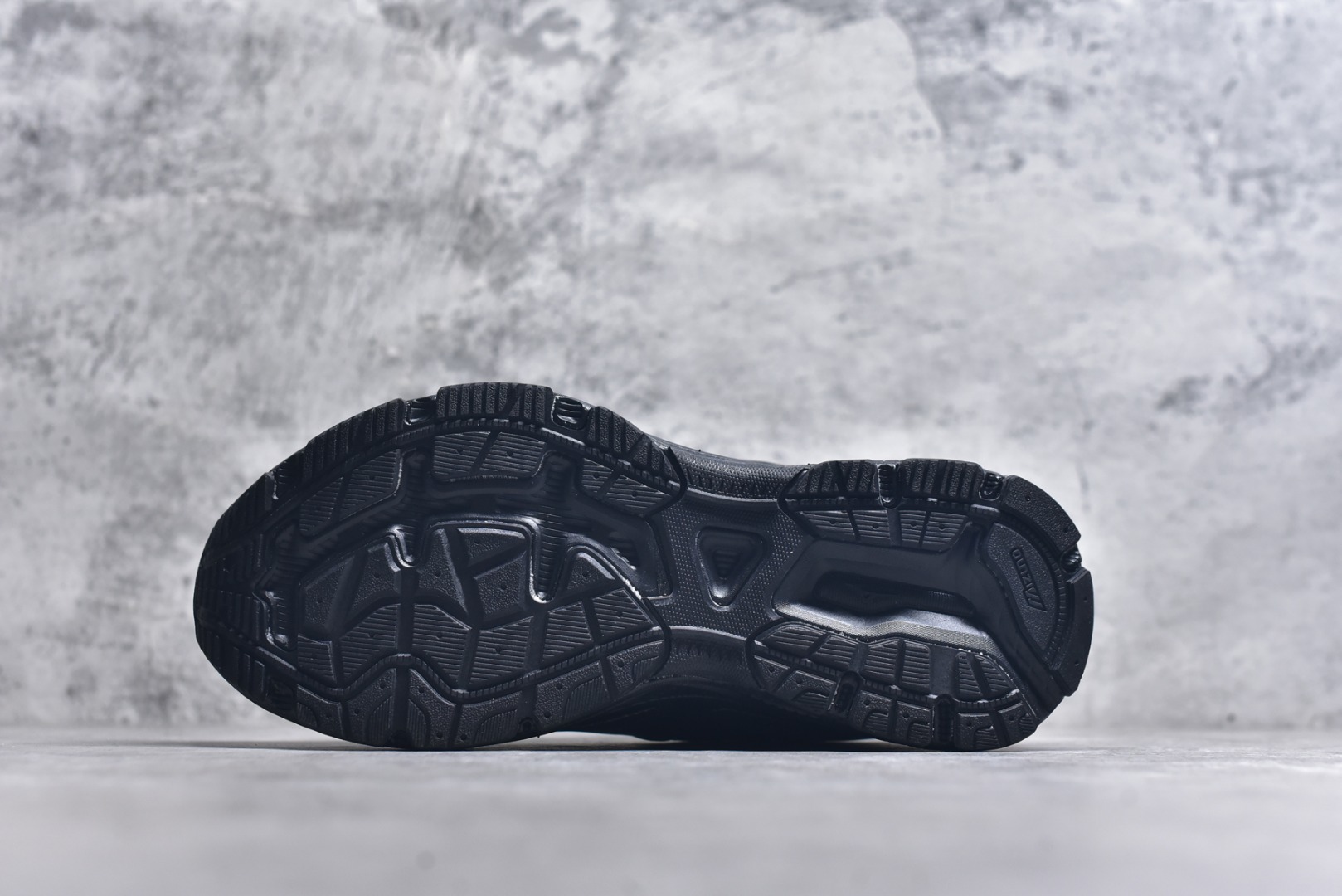 图片[6]-#Mizuno Racer S 潮流复古防滑耐磨透气 低帮 休闲训练长跑短跑城市通勤跑步鞋 美津浓（Mizuno）是日本美津浓株式会社于1906年创立的运动品牌，经过一个多世纪的不断努力现已成为世界著名的运动器具、服装和鞋类生产商。美津浓力求服务于各类运动项目，并竭力使运动生活更加愉快和振奋。产品种类齐全，覆盖几乎全部主要运动项目，达到30万多个品类。尺码：36 36.5 37.5 38 38.5 39 40 40.5 41 42 42.5 43 44 44.5 45-选品中心