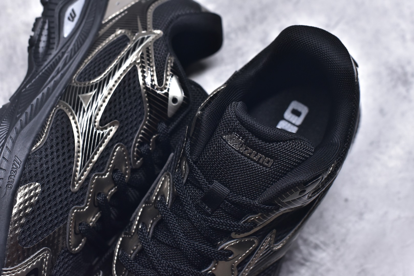 图片[9]-#Mizuno Racer S 潮流复古防滑耐磨透气 低帮 休闲训练长跑短跑城市通勤跑步鞋 美津浓（Mizuno）是日本美津浓株式会社于1906年创立的运动品牌，经过一个多世纪的不断努力现已成为世界著名的运动器具、服装和鞋类生产商。美津浓力求服务于各类运动项目，并竭力使运动生活更加愉快和振奋。产品种类齐全，覆盖几乎全部主要运动项目，达到30万多个品类。尺码：36 36.5 37.5 38 38.5 39 40 40.5 41 42 42.5 43 44 44.5 45-选品中心