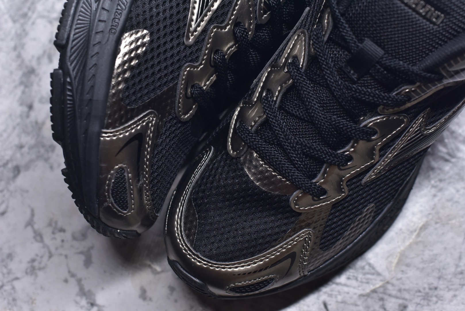 图片[8]-#Mizuno Racer S 潮流复古防滑耐磨透气 低帮 休闲训练长跑短跑城市通勤跑步鞋 美津浓（Mizuno）是日本美津浓株式会社于1906年创立的运动品牌，经过一个多世纪的不断努力现已成为世界著名的运动器具、服装和鞋类生产商。美津浓力求服务于各类运动项目，并竭力使运动生活更加愉快和振奋。产品种类齐全，覆盖几乎全部主要运动项目，达到30万多个品类。尺码：36 36.5 37.5 38 38.5 39 40 40.5 41 42 42.5 43 44 44.5 45-选品中心