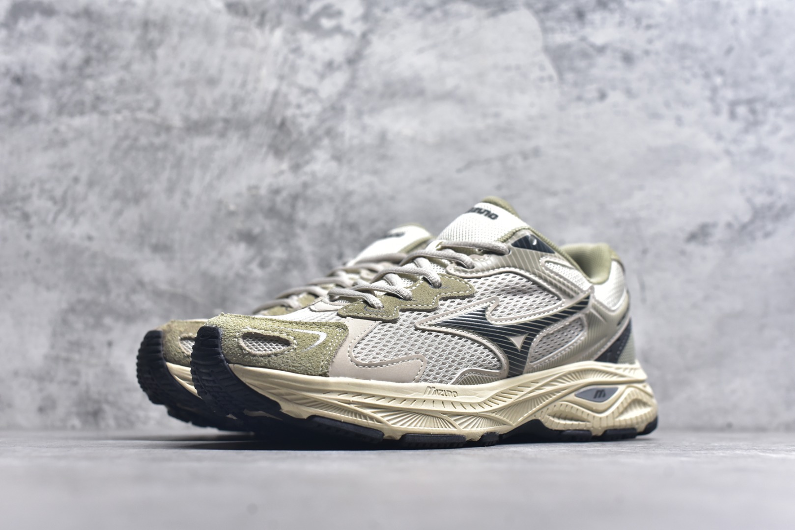 图片[2]-#Mizuno Racer S 潮流复古防滑耐磨透气 低帮 休闲训练长跑短跑城市通勤跑步鞋 美津浓（Mizuno）是日本美津浓株式会社于1906年创立的运动品牌，经过一个多世纪的不断努力现已成为世界著名的运动器具、服装和鞋类生产商。美津浓力求服务于各类运动项目，并竭力使运动生活更加愉快和振奋。产品种类齐全，覆盖几乎全部主要运动项目，达到30万多个品类。尺码：36 36.5 37.5 38 38.5 39 40 40.5 41 42 42.5 43 44 44.5 45-选品中心