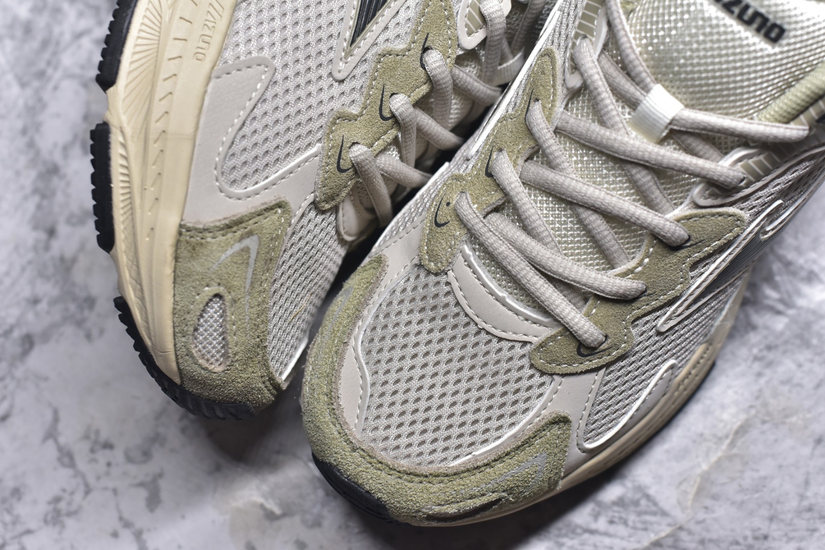 图片[8]-#Mizuno Racer S 潮流复古防滑耐磨透气 低帮 休闲训练长跑短跑城市通勤跑步鞋 美津浓（Mizuno）是日本美津浓株式会社于1906年创立的运动品牌，经过一个多世纪的不断努力现已成为世界著名的运动器具、服装和鞋类生产商。美津浓力求服务于各类运动项目，并竭力使运动生活更加愉快和振奋。产品种类齐全，覆盖几乎全部主要运动项目，达到30万多个品类。尺码：36 36.5 37.5 38 38.5 39 40 40.5 41 42 42.5 43 44 44.5 45-选品中心