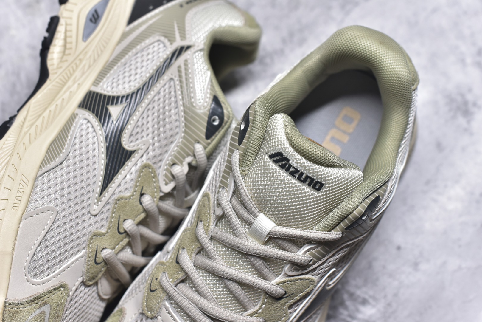 图片[9]-#Mizuno Racer S 潮流复古防滑耐磨透气 低帮 休闲训练长跑短跑城市通勤跑步鞋 美津浓（Mizuno）是日本美津浓株式会社于1906年创立的运动品牌，经过一个多世纪的不断努力现已成为世界著名的运动器具、服装和鞋类生产商。美津浓力求服务于各类运动项目，并竭力使运动生活更加愉快和振奋。产品种类齐全，覆盖几乎全部主要运动项目，达到30万多个品类。尺码：36 36.5 37.5 38 38.5 39 40 40.5 41 42 42.5 43 44 44.5 45-选品中心