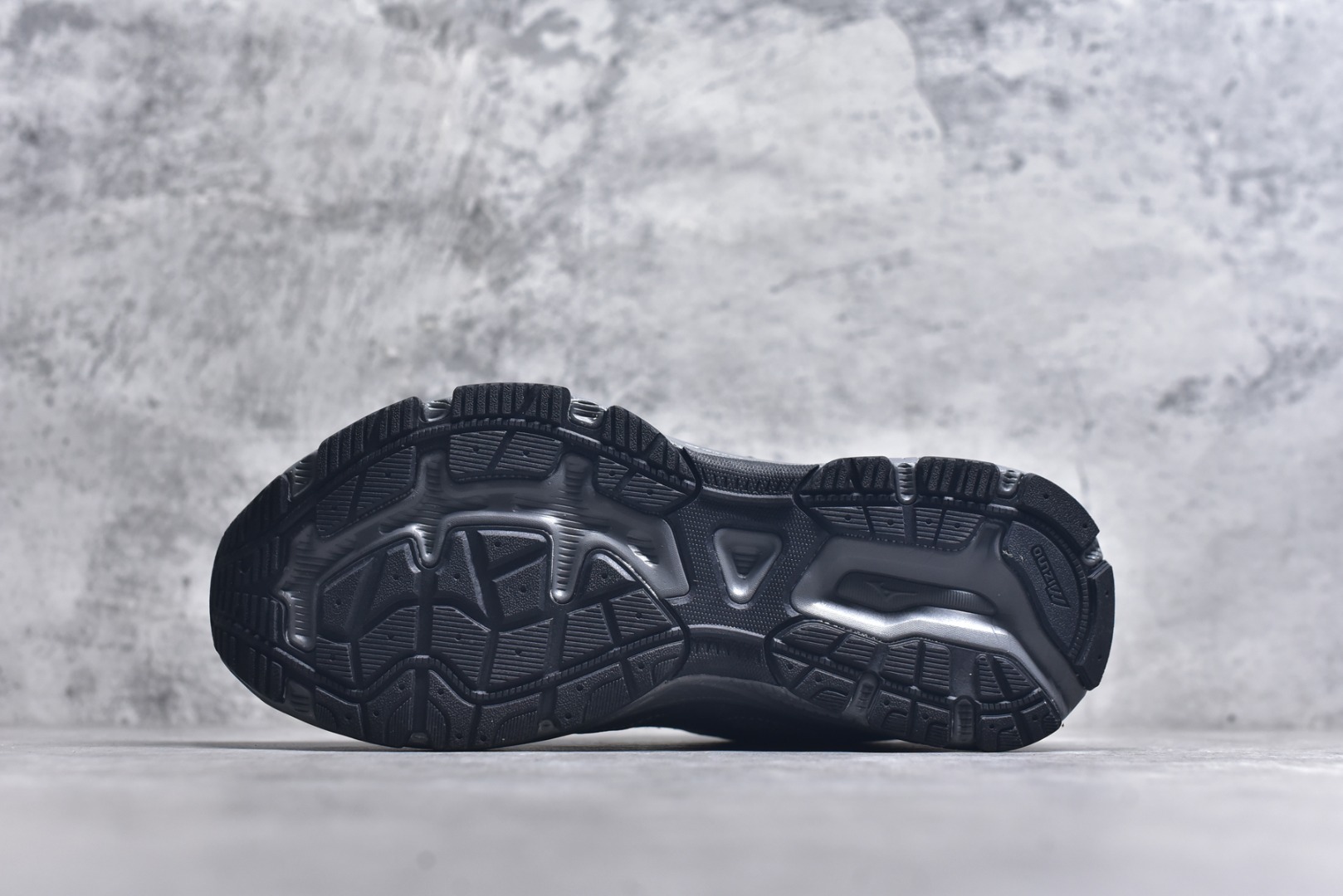 图片[6]-#Mizuno Racer S 潮流复古防滑耐磨透气 低帮 休闲训练长跑短跑城市通勤跑步鞋 美津浓（Mizuno）是日本美津浓株式会社于1906年创立的运动品牌，经过一个多世纪的不断努力现已成为世界著名的运动器具、服装和鞋类生产商。美津浓力求服务于各类运动项目，并竭力使运动生活更加愉快和振奋。产品种类齐全，覆盖几乎全部主要运动项目，达到30万多个品类。尺码：36 36.5 37.5 38 38.5 39 40 40.5 41 42 42.5 43 44 44.5 45-选品中心