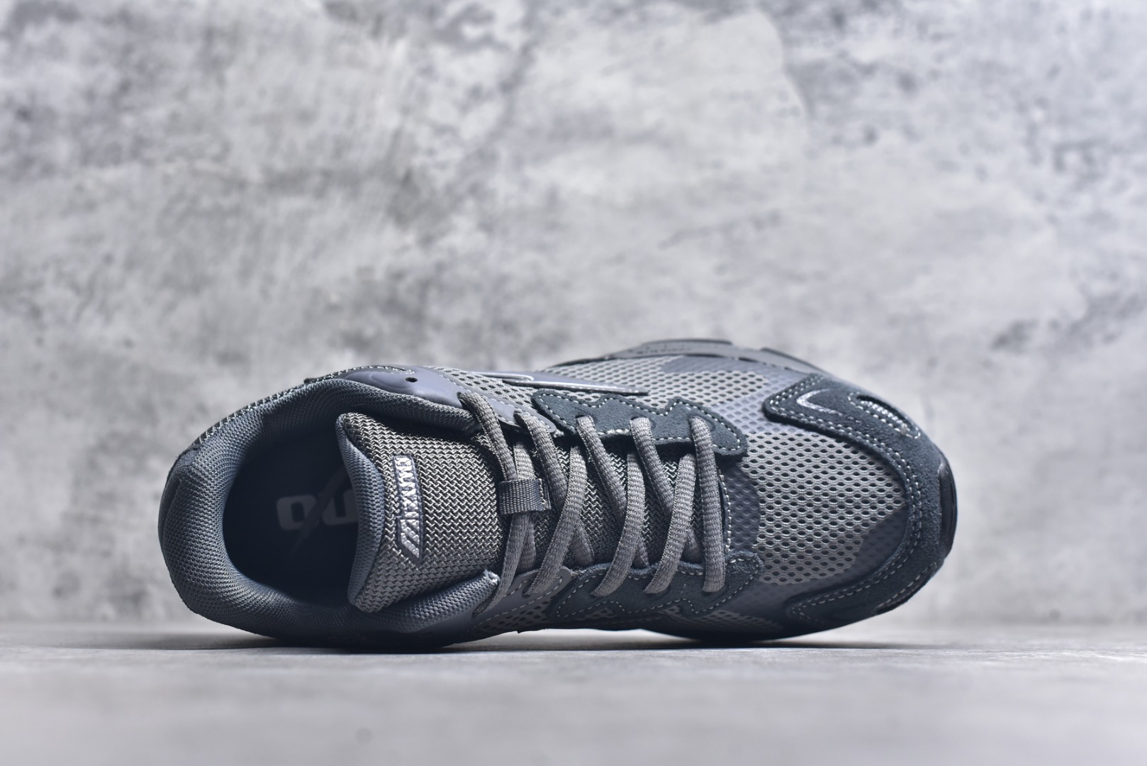 图片[4]-#Mizuno Racer S 潮流复古防滑耐磨透气 低帮 休闲训练长跑短跑城市通勤跑步鞋 美津浓（Mizuno）是日本美津浓株式会社于1906年创立的运动品牌，经过一个多世纪的不断努力现已成为世界著名的运动器具、服装和鞋类生产商。美津浓力求服务于各类运动项目，并竭力使运动生活更加愉快和振奋。产品种类齐全，覆盖几乎全部主要运动项目，达到30万多个品类。尺码：36 36.5 37.5 38 38.5 39 40 40.5 41 42 42.5 43 44 44.5 45-选品中心