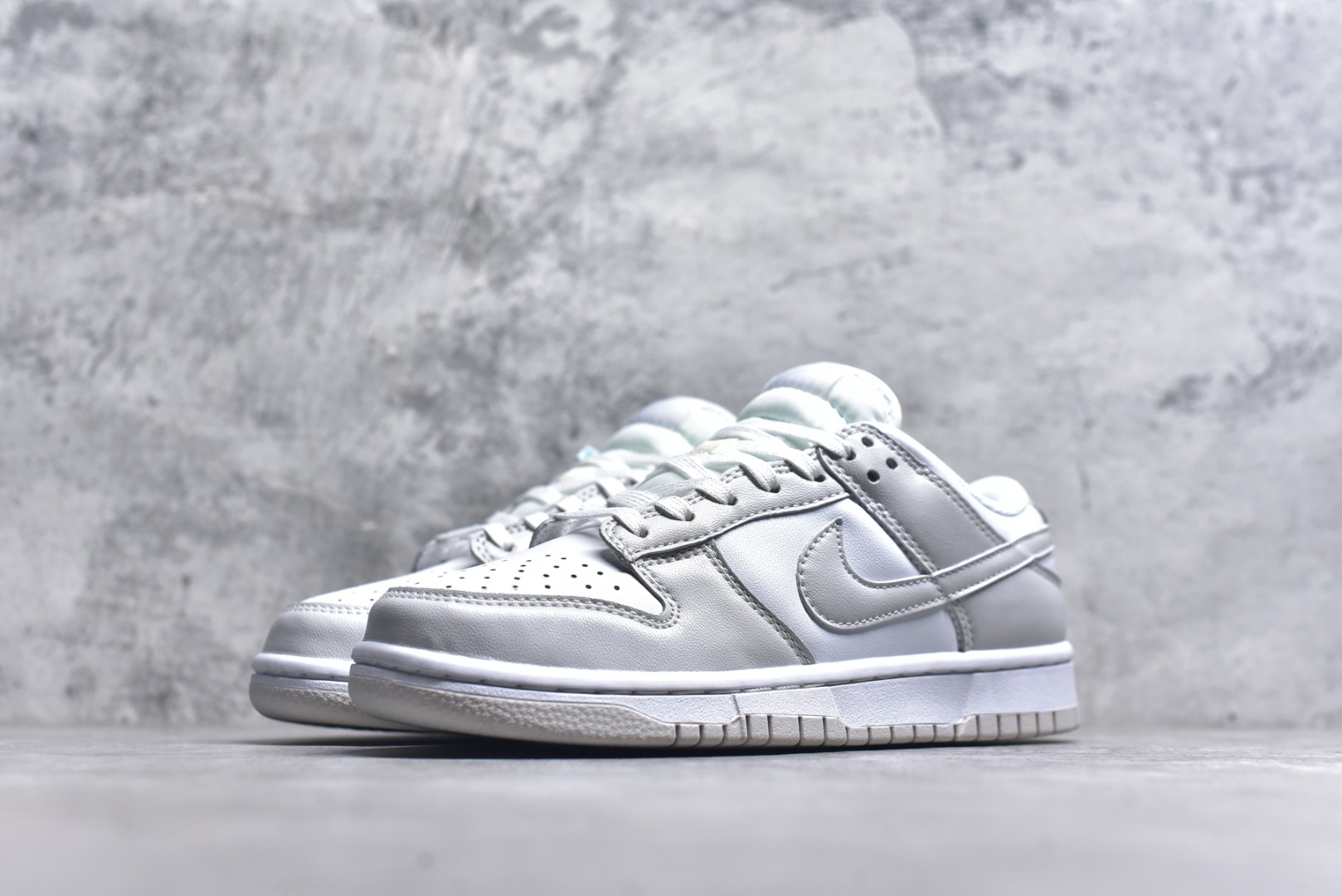 图片[2]-#开学季福利 纯原版本 NK Dunk Low 二十七色 全套原厂楦头原纸板数据档案倾力打造 原汁原味莞产 极致还原 圈内最强针车工艺 高端零售指定版 广东原厂配套原盒原标 鞋盒分三个尺码段 原厂冲刀 超高清洁度 全鞋零毛边皮料切割 采用原厂百宏鞋带以及原厂百宏织唛舌标 内标可供原厂几率过验 进口原装条纹中底布 四线拉帮白色点胶 原厂拉帮手法遵循公司 原厂电绣 尺码：36 36.5 37.5 38 38.5 39 40 40.5 41 42 42.5 43 44 44.5 45 46 47.5-选品中心