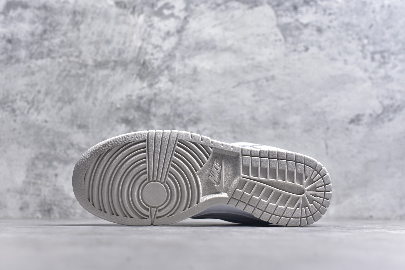 图片[6]-#开学季福利 纯原版本 NK Dunk Low 二十七色 全套原厂楦头原纸板数据档案倾力打造 原汁原味莞产 极致还原 圈内最强针车工艺 高端零售指定版 广东原厂配套原盒原标 鞋盒分三个尺码段 原厂冲刀 超高清洁度 全鞋零毛边皮料切割 采用原厂百宏鞋带以及原厂百宏织唛舌标 内标可供原厂几率过验 进口原装条纹中底布 四线拉帮白色点胶 原厂拉帮手法遵循公司 原厂电绣 尺码：36 36.5 37.5 38 38.5 39 40 40.5 41 42 42.5 43 44 44.5 45 46 47.5-选品中心