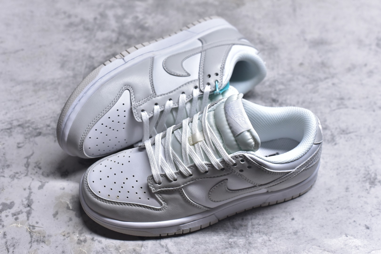 图片[7]-#开学季福利 纯原版本 NK Dunk Low 二十七色 全套原厂楦头原纸板数据档案倾力打造 原汁原味莞产 极致还原 圈内最强针车工艺 高端零售指定版 广东原厂配套原盒原标 鞋盒分三个尺码段 原厂冲刀 超高清洁度 全鞋零毛边皮料切割 采用原厂百宏鞋带以及原厂百宏织唛舌标 内标可供原厂几率过验 进口原装条纹中底布 四线拉帮白色点胶 原厂拉帮手法遵循公司 原厂电绣 尺码：36 36.5 37.5 38 38.5 39 40 40.5 41 42 42.5 43 44 44.5 45 46 47.5-选品中心