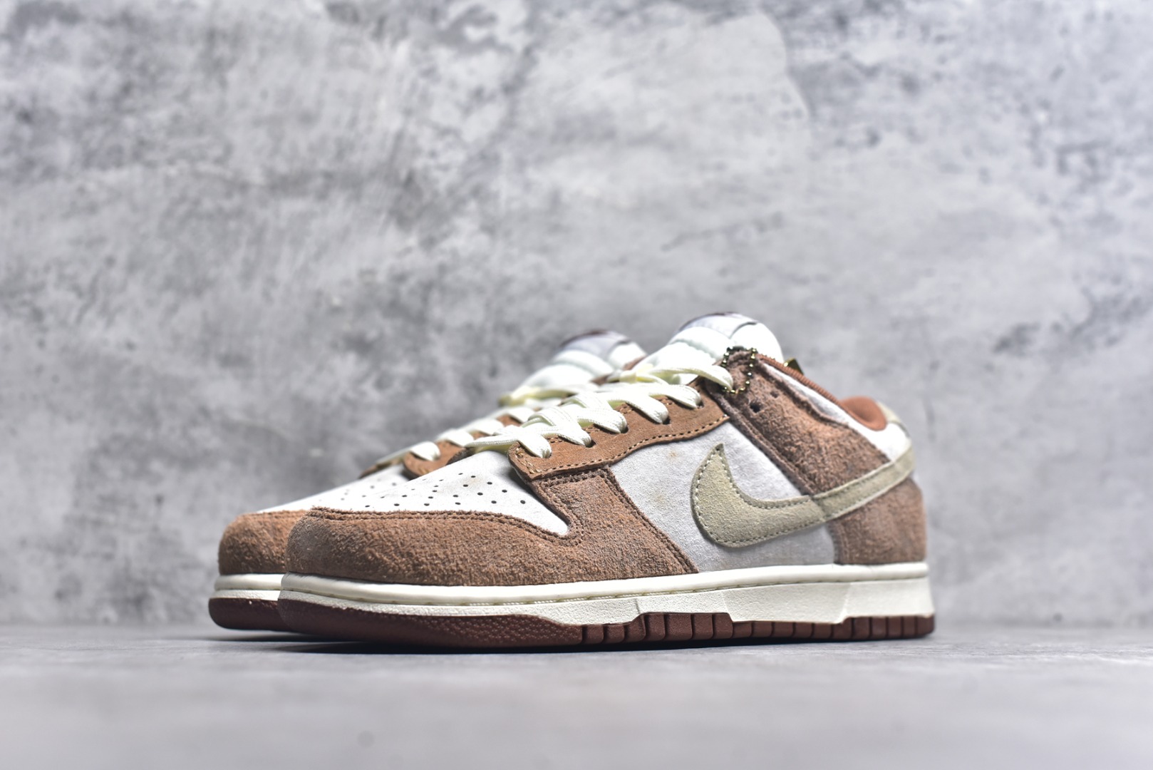 图片[2]-#开学季福利 纯原版本 NK Dunk Low 二十七色 全套原厂楦头原纸板数据档案倾力打造 原汁原味莞产 极致还原 圈内最强针车工艺 高端零售指定版 广东原厂配套原盒原标 鞋盒分三个尺码段 原厂冲刀 超高清洁度 全鞋零毛边皮料切割 采用原厂百宏鞋带以及原厂百宏织唛舌标 内标可供原厂几率过验 进口原装条纹中底布 四线拉帮白色点胶 原厂拉帮手法遵循公司 原厂电绣 尺码：36 36.5 37.5 38 38.5 39 40 40.5 41 42 42.5 43 44 44.5 45 46 47.5-选品中心