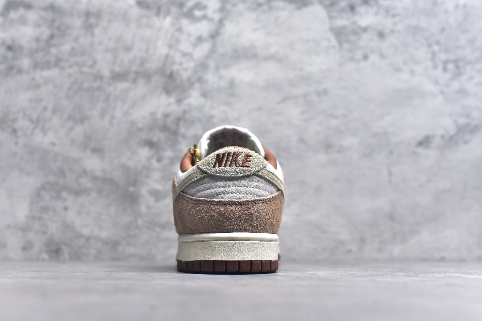 图片[5]-#开学季福利 纯原版本 NK Dunk Low 二十七色 全套原厂楦头原纸板数据档案倾力打造 原汁原味莞产 极致还原 圈内最强针车工艺 高端零售指定版 广东原厂配套原盒原标 鞋盒分三个尺码段 原厂冲刀 超高清洁度 全鞋零毛边皮料切割 采用原厂百宏鞋带以及原厂百宏织唛舌标 内标可供原厂几率过验 进口原装条纹中底布 四线拉帮白色点胶 原厂拉帮手法遵循公司 原厂电绣 尺码：36 36.5 37.5 38 38.5 39 40 40.5 41 42 42.5 43 44 44.5 45 46 47.5-选品中心