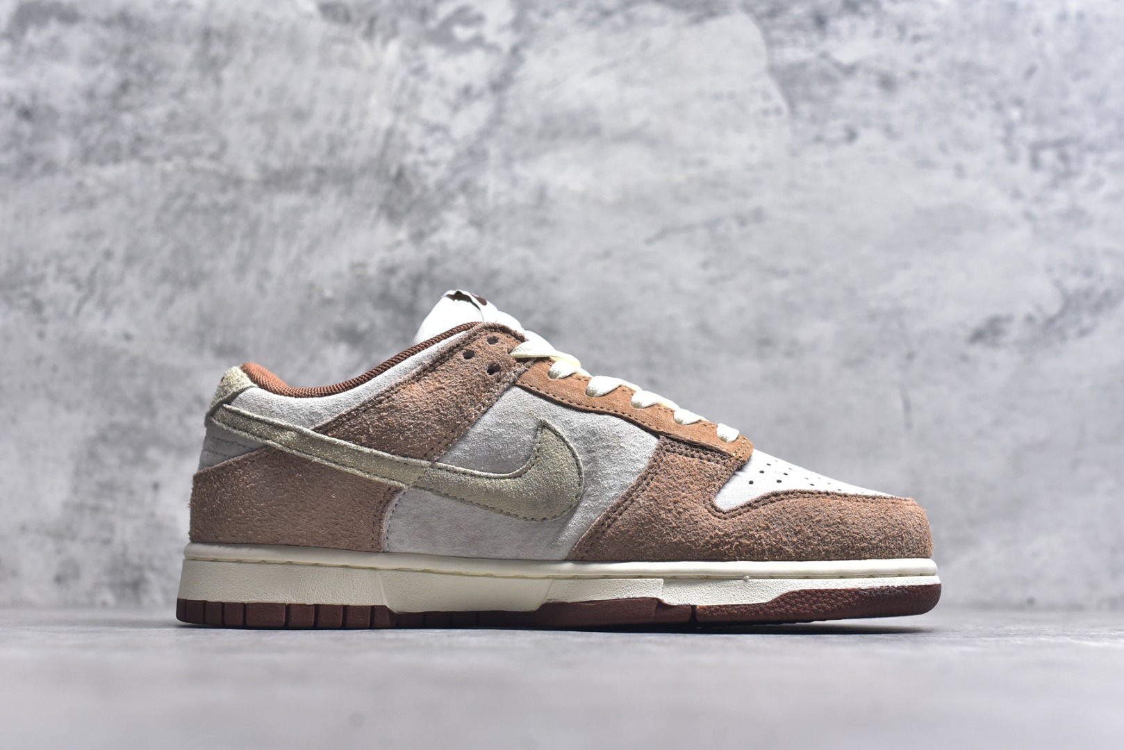 图片[3]-#开学季福利 纯原版本 NK Dunk Low 二十七色 全套原厂楦头原纸板数据档案倾力打造 原汁原味莞产 极致还原 圈内最强针车工艺 高端零售指定版 广东原厂配套原盒原标 鞋盒分三个尺码段 原厂冲刀 超高清洁度 全鞋零毛边皮料切割 采用原厂百宏鞋带以及原厂百宏织唛舌标 内标可供原厂几率过验 进口原装条纹中底布 四线拉帮白色点胶 原厂拉帮手法遵循公司 原厂电绣 尺码：36 36.5 37.5 38 38.5 39 40 40.5 41 42 42.5 43 44 44.5 45 46 47.5-选品中心