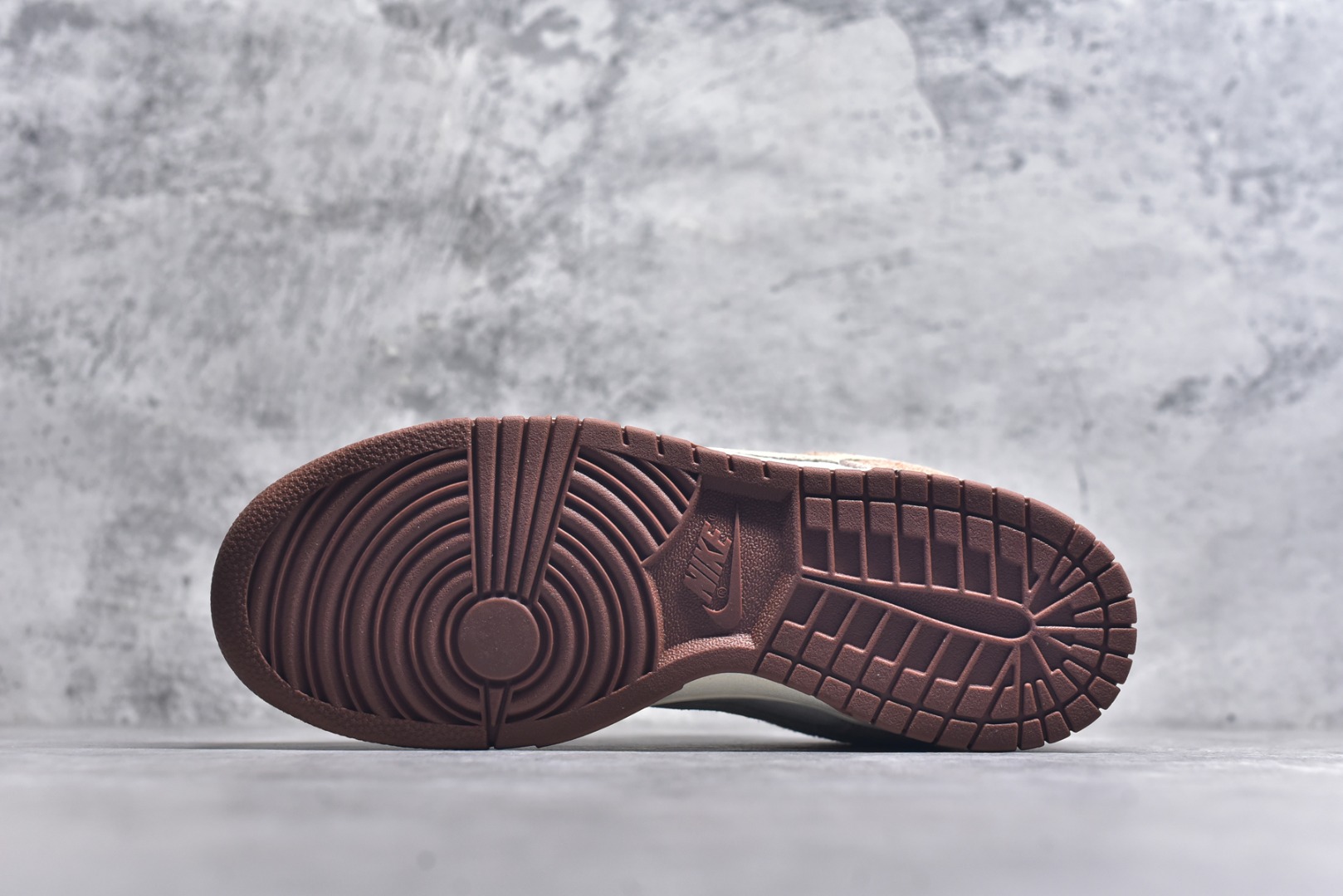 图片[6]-#开学季福利 纯原版本 NK Dunk Low 二十七色 全套原厂楦头原纸板数据档案倾力打造 原汁原味莞产 极致还原 圈内最强针车工艺 高端零售指定版 广东原厂配套原盒原标 鞋盒分三个尺码段 原厂冲刀 超高清洁度 全鞋零毛边皮料切割 采用原厂百宏鞋带以及原厂百宏织唛舌标 内标可供原厂几率过验 进口原装条纹中底布 四线拉帮白色点胶 原厂拉帮手法遵循公司 原厂电绣 尺码：36 36.5 37.5 38 38.5 39 40 40.5 41 42 42.5 43 44 44.5 45 46 47.5-选品中心