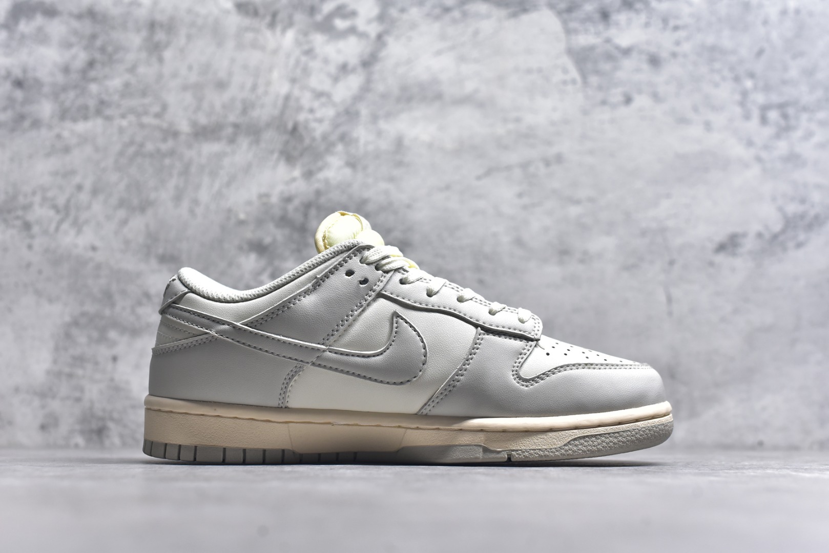 图片[3]-#开学季福利 纯原版本 NK Dunk Low 二十七色 全套原厂楦头原纸板数据档案倾力打造 原汁原味莞产 极致还原 圈内最强针车工艺 高端零售指定版 广东原厂配套原盒原标 鞋盒分三个尺码段 原厂冲刀 超高清洁度 全鞋零毛边皮料切割 采用原厂百宏鞋带以及原厂百宏织唛舌标 内标可供原厂几率过验 进口原装条纹中底布 四线拉帮白色点胶 原厂拉帮手法遵循公司 原厂电绣 尺码：36 36.5 37.5 38 38.5 39 40 40.5 41 42 42.5 43 44 44.5 45 46 47.5-选品中心