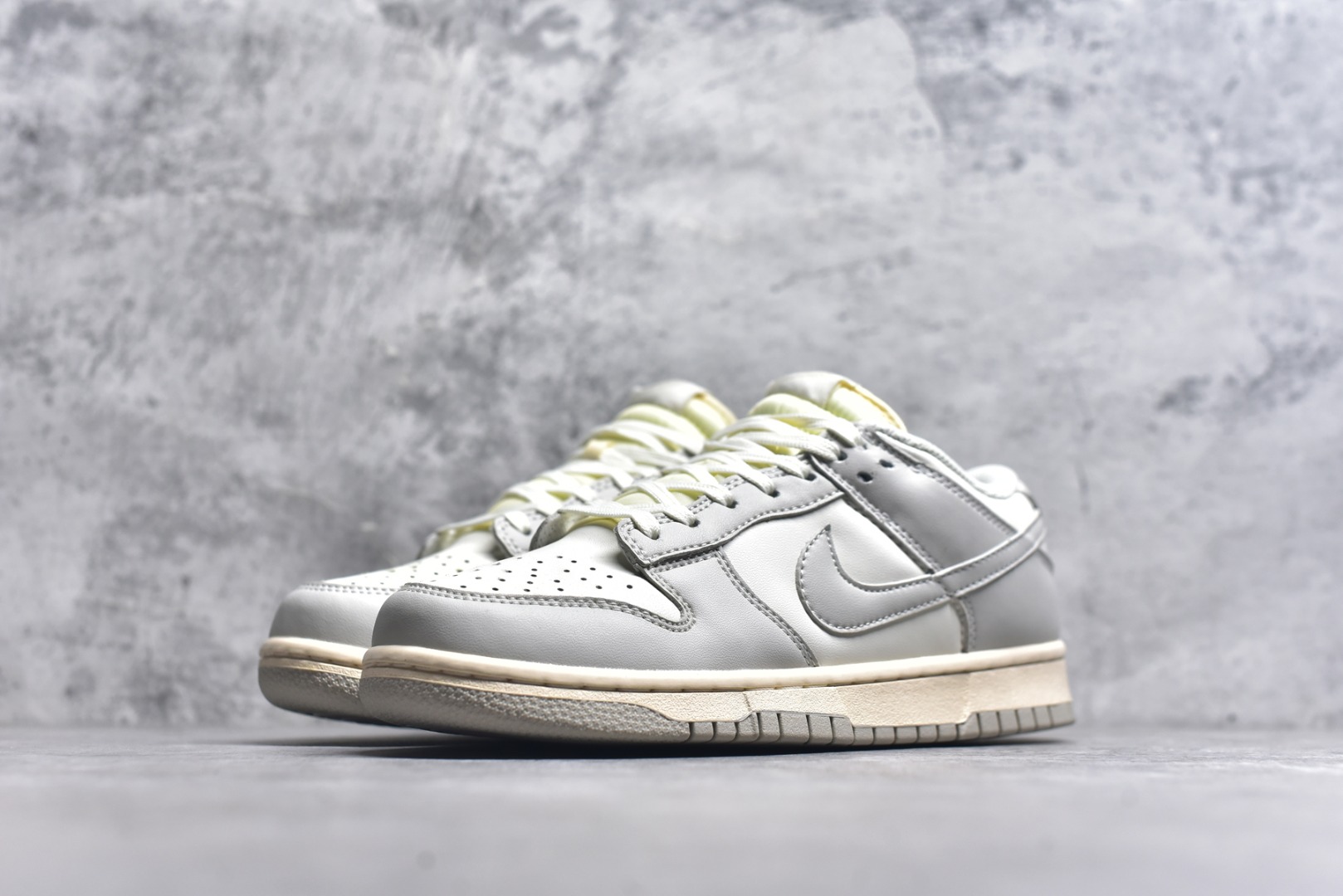 图片[2]-#开学季福利 纯原版本 NK Dunk Low 二十七色 全套原厂楦头原纸板数据档案倾力打造 原汁原味莞产 极致还原 圈内最强针车工艺 高端零售指定版 广东原厂配套原盒原标 鞋盒分三个尺码段 原厂冲刀 超高清洁度 全鞋零毛边皮料切割 采用原厂百宏鞋带以及原厂百宏织唛舌标 内标可供原厂几率过验 进口原装条纹中底布 四线拉帮白色点胶 原厂拉帮手法遵循公司 原厂电绣 尺码：36 36.5 37.5 38 38.5 39 40 40.5 41 42 42.5 43 44 44.5 45 46 47.5-选品中心