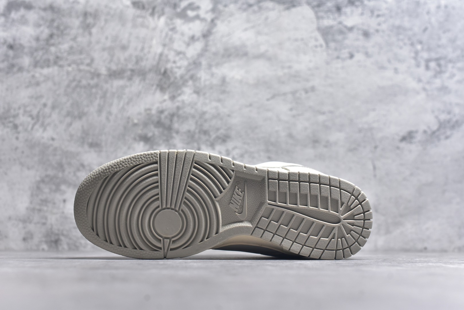 图片[6]-#开学季福利 纯原版本 NK Dunk Low 二十七色 全套原厂楦头原纸板数据档案倾力打造 原汁原味莞产 极致还原 圈内最强针车工艺 高端零售指定版 广东原厂配套原盒原标 鞋盒分三个尺码段 原厂冲刀 超高清洁度 全鞋零毛边皮料切割 采用原厂百宏鞋带以及原厂百宏织唛舌标 内标可供原厂几率过验 进口原装条纹中底布 四线拉帮白色点胶 原厂拉帮手法遵循公司 原厂电绣 尺码：36 36.5 37.5 38 38.5 39 40 40.5 41 42 42.5 43 44 44.5 45 46 47.5-选品中心