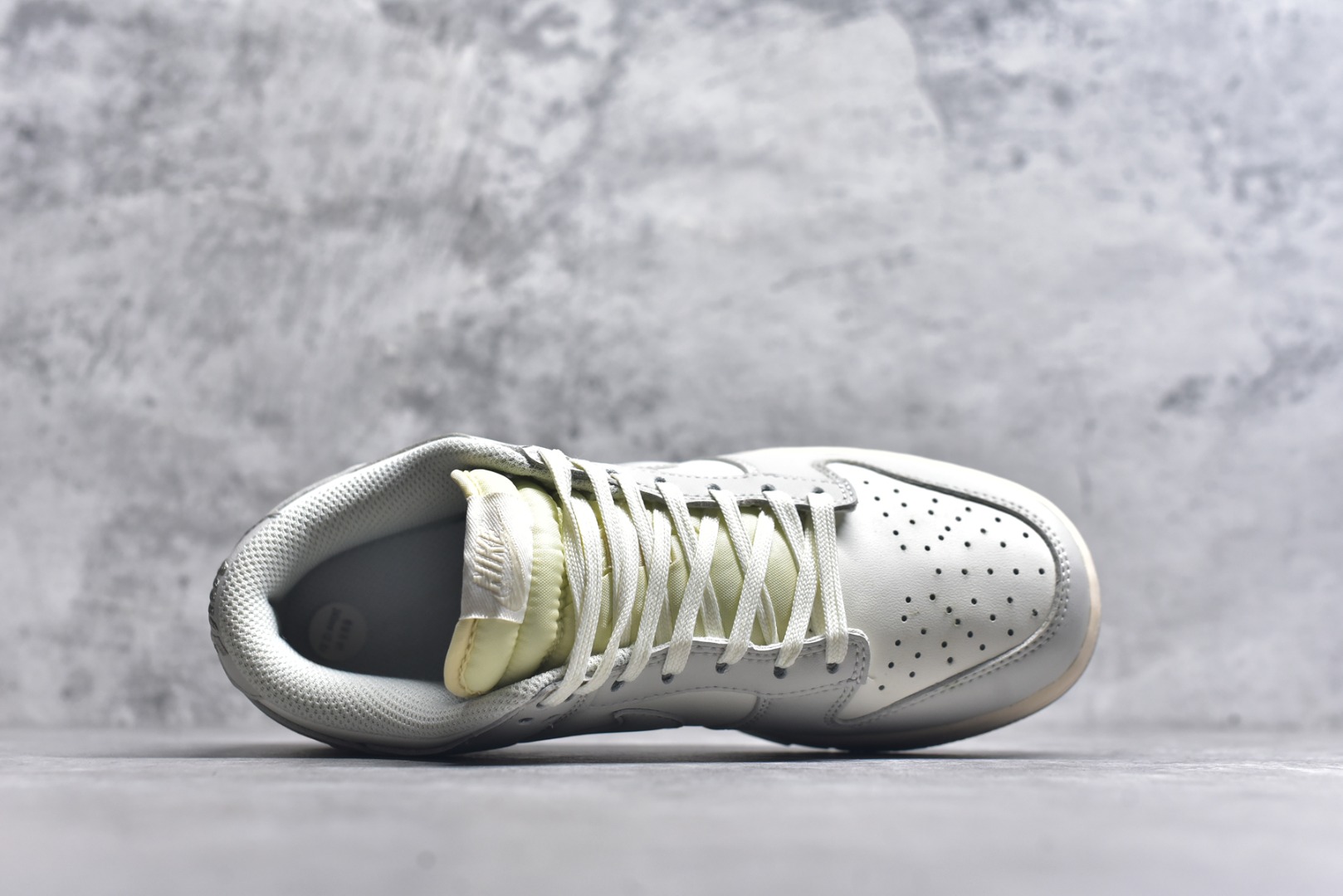 图片[4]-#开学季福利 纯原版本 NK Dunk Low 二十七色 全套原厂楦头原纸板数据档案倾力打造 原汁原味莞产 极致还原 圈内最强针车工艺 高端零售指定版 广东原厂配套原盒原标 鞋盒分三个尺码段 原厂冲刀 超高清洁度 全鞋零毛边皮料切割 采用原厂百宏鞋带以及原厂百宏织唛舌标 内标可供原厂几率过验 进口原装条纹中底布 四线拉帮白色点胶 原厂拉帮手法遵循公司 原厂电绣 尺码：36 36.5 37.5 38 38.5 39 40 40.5 41 42 42.5 43 44 44.5 45 46 47.5-选品中心