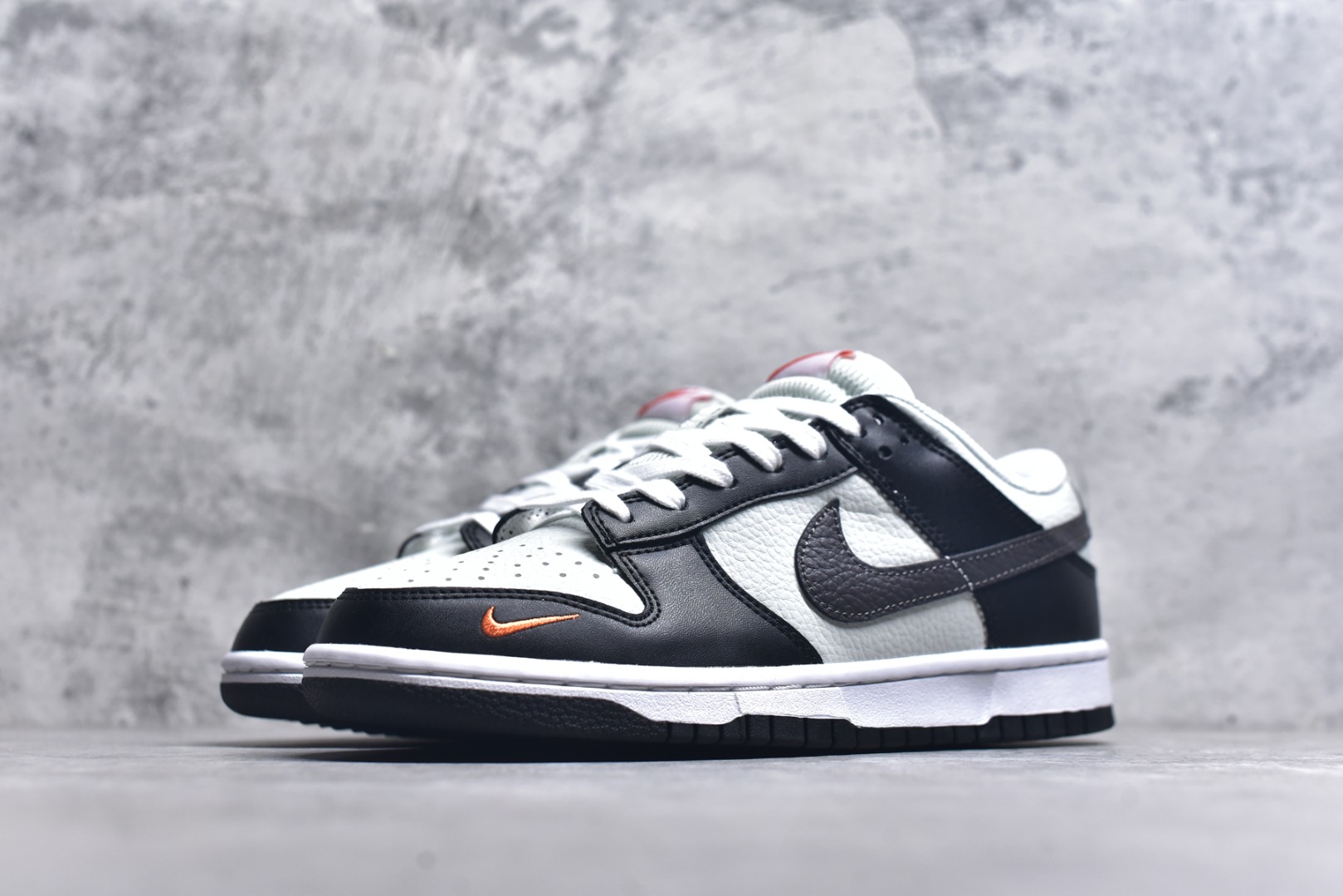 图片[2]-#开学季福利 纯原版本 NK Dunk Low 二十七色 全套原厂楦头原纸板数据档案倾力打造 原汁原味莞产 极致还原 圈内最强针车工艺 高端零售指定版 广东原厂配套原盒原标 鞋盒分三个尺码段 原厂冲刀 超高清洁度 全鞋零毛边皮料切割 采用原厂百宏鞋带以及原厂百宏织唛舌标 内标可供原厂几率过验 进口原装条纹中底布 四线拉帮白色点胶 原厂拉帮手法遵循公司 原厂电绣 尺码：36 36.5 37.5 38 38.5 39 40 40.5 41 42 42.5 43 44 44.5 45 46 47.5-选品中心