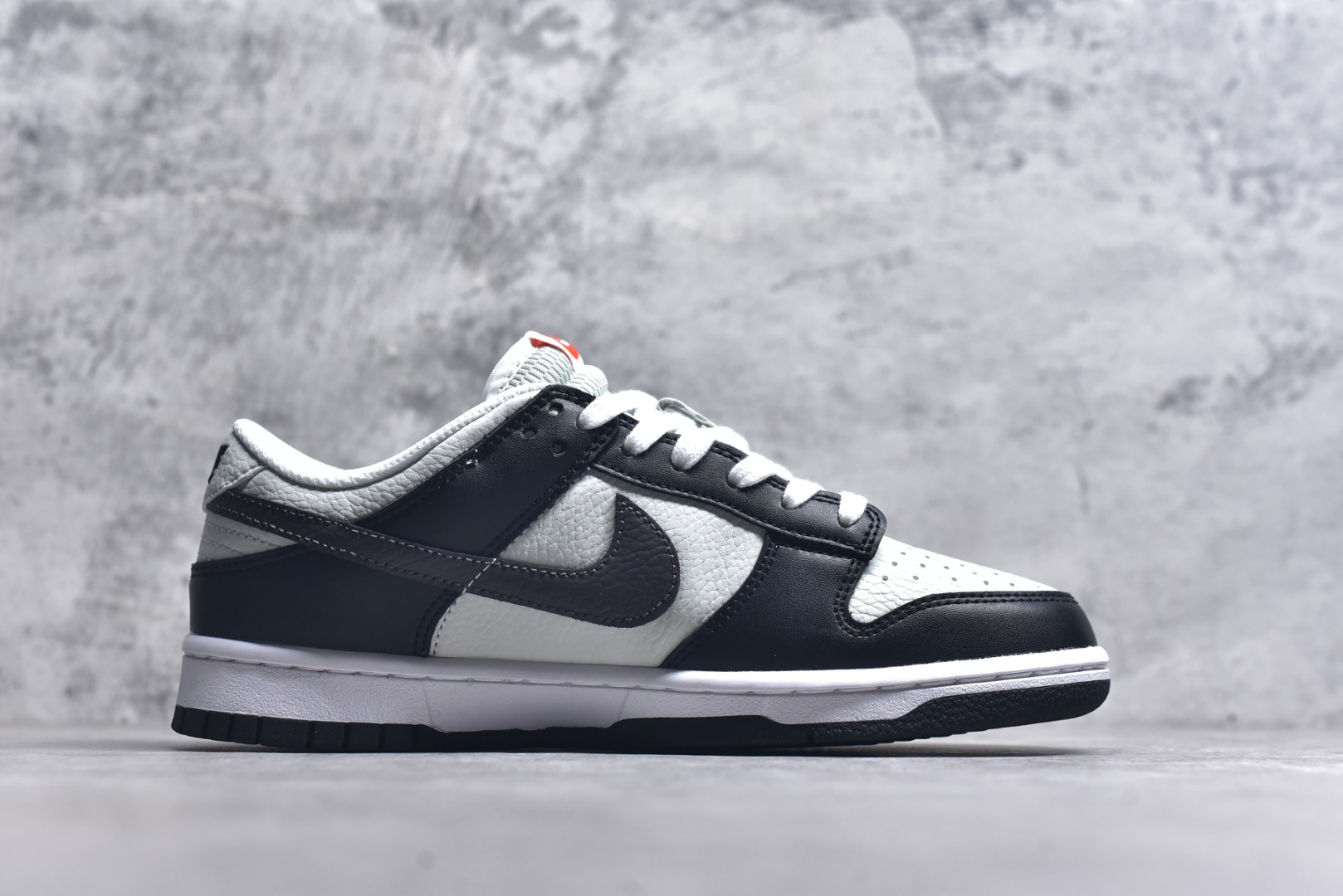 图片[3]-#开学季福利 纯原版本 NK Dunk Low 二十七色 全套原厂楦头原纸板数据档案倾力打造 原汁原味莞产 极致还原 圈内最强针车工艺 高端零售指定版 广东原厂配套原盒原标 鞋盒分三个尺码段 原厂冲刀 超高清洁度 全鞋零毛边皮料切割 采用原厂百宏鞋带以及原厂百宏织唛舌标 内标可供原厂几率过验 进口原装条纹中底布 四线拉帮白色点胶 原厂拉帮手法遵循公司 原厂电绣 尺码：36 36.5 37.5 38 38.5 39 40 40.5 41 42 42.5 43 44 44.5 45 46 47.5-选品中心