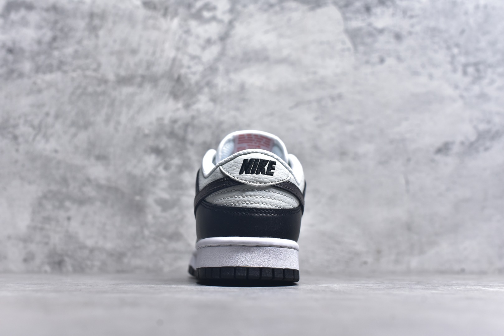 图片[5]-#开学季福利 纯原版本 NK Dunk Low 二十七色 全套原厂楦头原纸板数据档案倾力打造 原汁原味莞产 极致还原 圈内最强针车工艺 高端零售指定版 广东原厂配套原盒原标 鞋盒分三个尺码段 原厂冲刀 超高清洁度 全鞋零毛边皮料切割 采用原厂百宏鞋带以及原厂百宏织唛舌标 内标可供原厂几率过验 进口原装条纹中底布 四线拉帮白色点胶 原厂拉帮手法遵循公司 原厂电绣 尺码：36 36.5 37.5 38 38.5 39 40 40.5 41 42 42.5 43 44 44.5 45 46 47.5-选品中心