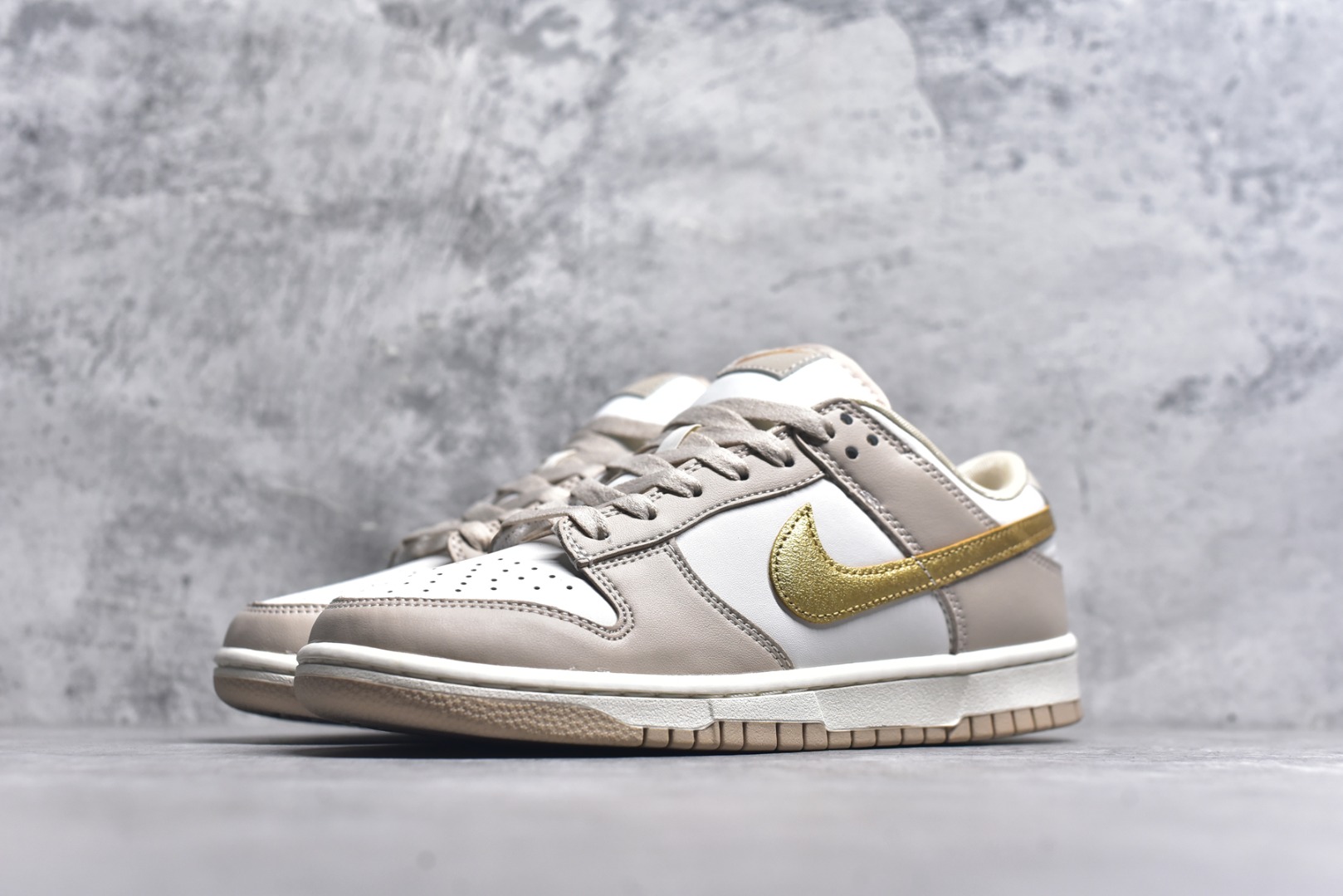 图片[2]-#开学季福利 纯原版本 NK Dunk Low 二十七色 全套原厂楦头原纸板数据档案倾力打造 原汁原味莞产 极致还原 圈内最强针车工艺 高端零售指定版 广东原厂配套原盒原标 鞋盒分三个尺码段 原厂冲刀 超高清洁度 全鞋零毛边皮料切割 采用原厂百宏鞋带以及原厂百宏织唛舌标 内标可供原厂几率过验 进口原装条纹中底布 四线拉帮白色点胶 原厂拉帮手法遵循公司 原厂电绣 尺码：36 36.5 37.5 38 38.5 39 40 40.5 41 42 42.5 43 44 44.5 45 46 47.5-选品中心