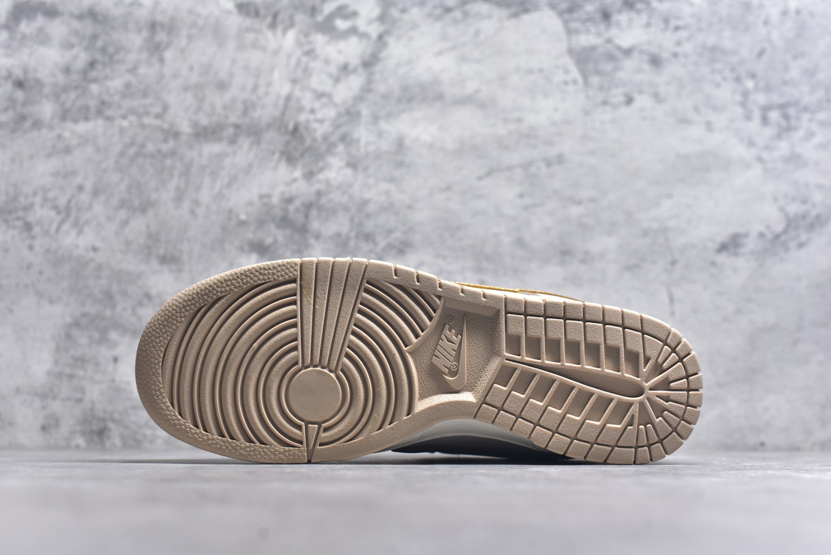 图片[6]-#开学季福利 纯原版本 NK Dunk Low 二十七色 全套原厂楦头原纸板数据档案倾力打造 原汁原味莞产 极致还原 圈内最强针车工艺 高端零售指定版 广东原厂配套原盒原标 鞋盒分三个尺码段 原厂冲刀 超高清洁度 全鞋零毛边皮料切割 采用原厂百宏鞋带以及原厂百宏织唛舌标 内标可供原厂几率过验 进口原装条纹中底布 四线拉帮白色点胶 原厂拉帮手法遵循公司 原厂电绣 尺码：36 36.5 37.5 38 38.5 39 40 40.5 41 42 42.5 43 44 44.5 45 46 47.5-选品中心