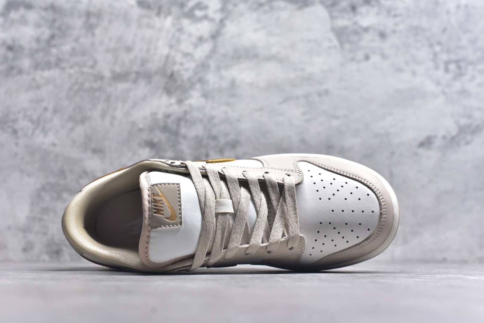 图片[4]-#开学季福利 纯原版本 NK Dunk Low 二十七色 全套原厂楦头原纸板数据档案倾力打造 原汁原味莞产 极致还原 圈内最强针车工艺 高端零售指定版 广东原厂配套原盒原标 鞋盒分三个尺码段 原厂冲刀 超高清洁度 全鞋零毛边皮料切割 采用原厂百宏鞋带以及原厂百宏织唛舌标 内标可供原厂几率过验 进口原装条纹中底布 四线拉帮白色点胶 原厂拉帮手法遵循公司 原厂电绣 尺码：36 36.5 37.5 38 38.5 39 40 40.5 41 42 42.5 43 44 44.5 45 46 47.5-选品中心