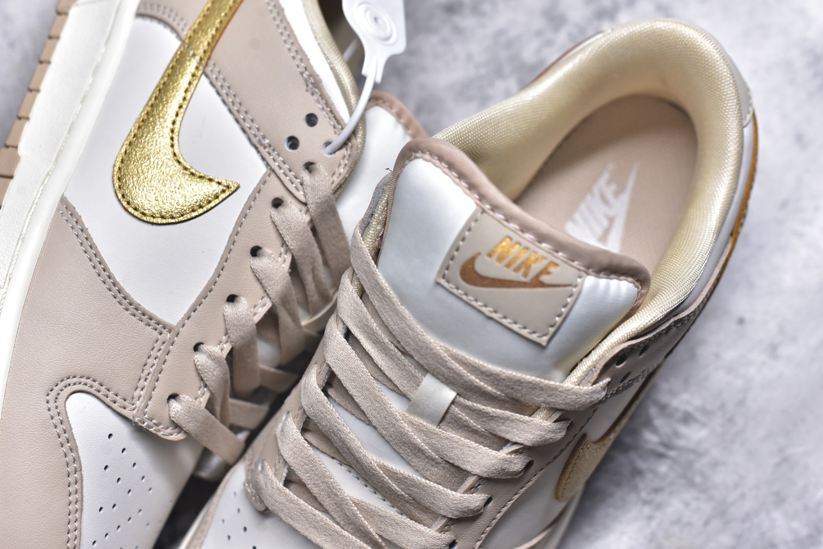 图片[9]-#开学季福利 纯原版本 NK Dunk Low 二十七色 全套原厂楦头原纸板数据档案倾力打造 原汁原味莞产 极致还原 圈内最强针车工艺 高端零售指定版 广东原厂配套原盒原标 鞋盒分三个尺码段 原厂冲刀 超高清洁度 全鞋零毛边皮料切割 采用原厂百宏鞋带以及原厂百宏织唛舌标 内标可供原厂几率过验 进口原装条纹中底布 四线拉帮白色点胶 原厂拉帮手法遵循公司 原厂电绣 尺码：36 36.5 37.5 38 38.5 39 40 40.5 41 42 42.5 43 44 44.5 45 46 47.5-选品中心