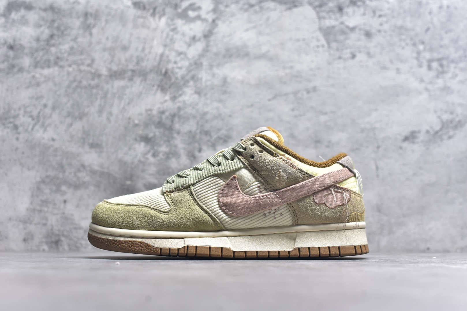 #开学季福利 纯原版本 NK Dunk Low 二十七色 全套原厂楦头原纸板数据档案倾力打造 原汁原味莞产 极致还原 圈内最强针车工艺 高端零售指定版 广东原厂配套原盒原标 鞋盒分三个尺码段 原厂冲刀 超高清洁度 全鞋零毛边皮料切割 采用原厂百宏鞋带以及原厂百宏织唛舌标 内标可供原厂几率过验 进口原装条纹中底布 四线拉帮白色点胶 原厂拉帮手法遵循公司 原厂电绣 尺码：36 36.5 37.5 38 38.5 39 40 40.5 41 42 42.5 43 44 44.5 45 46 47.5-选品中心