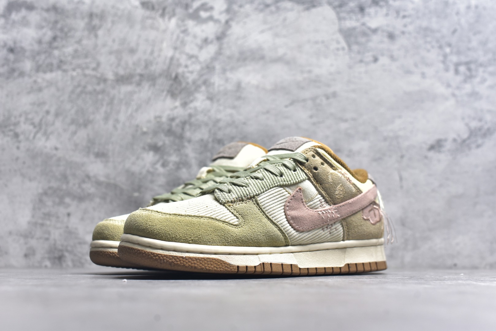 图片[2]-#开学季福利 纯原版本 NK Dunk Low 二十七色 全套原厂楦头原纸板数据档案倾力打造 原汁原味莞产 极致还原 圈内最强针车工艺 高端零售指定版 广东原厂配套原盒原标 鞋盒分三个尺码段 原厂冲刀 超高清洁度 全鞋零毛边皮料切割 采用原厂百宏鞋带以及原厂百宏织唛舌标 内标可供原厂几率过验 进口原装条纹中底布 四线拉帮白色点胶 原厂拉帮手法遵循公司 原厂电绣 尺码：36 36.5 37.5 38 38.5 39 40 40.5 41 42 42.5 43 44 44.5 45 46 47.5-选品中心