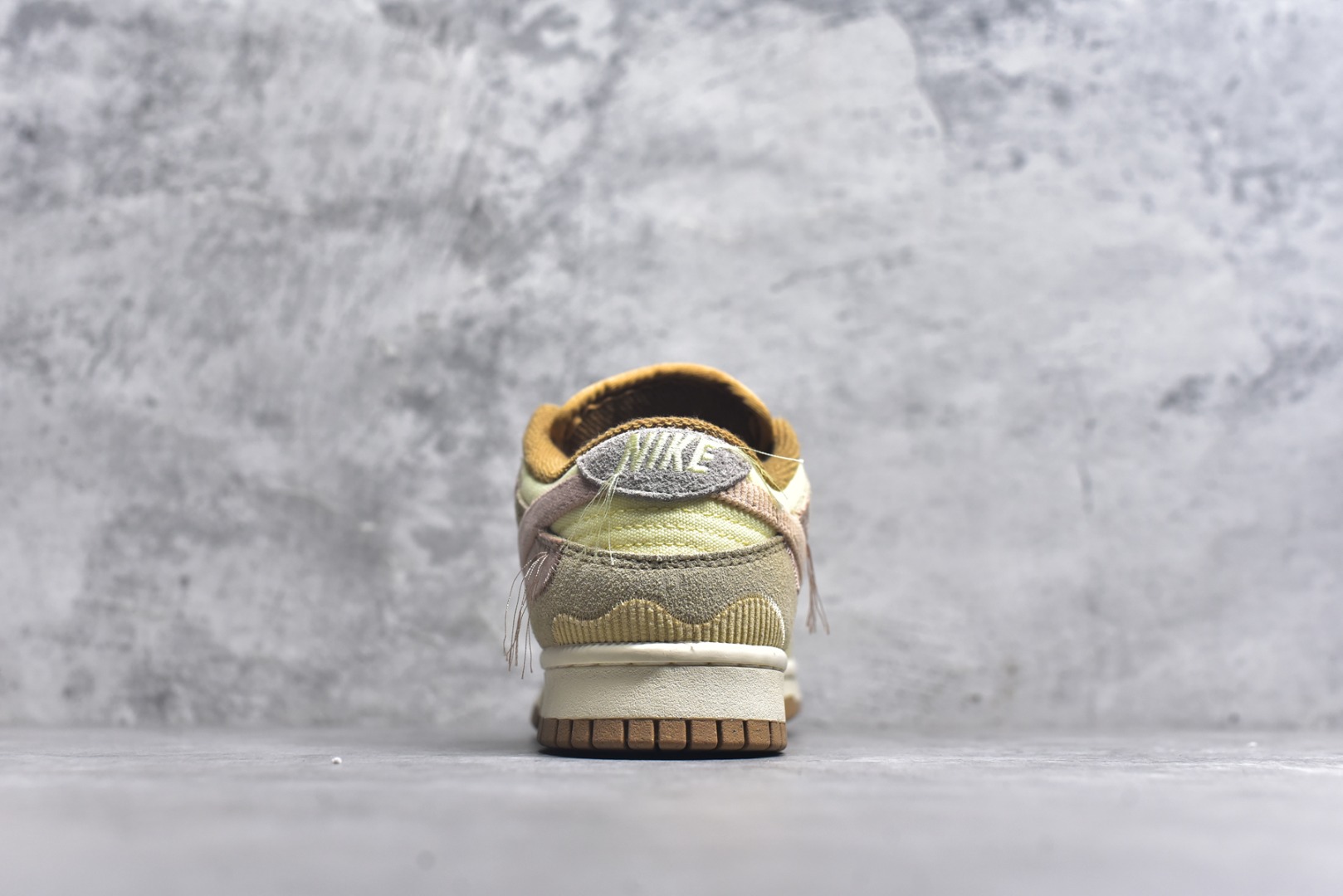 图片[5]-#开学季福利 纯原版本 NK Dunk Low 二十七色 全套原厂楦头原纸板数据档案倾力打造 原汁原味莞产 极致还原 圈内最强针车工艺 高端零售指定版 广东原厂配套原盒原标 鞋盒分三个尺码段 原厂冲刀 超高清洁度 全鞋零毛边皮料切割 采用原厂百宏鞋带以及原厂百宏织唛舌标 内标可供原厂几率过验 进口原装条纹中底布 四线拉帮白色点胶 原厂拉帮手法遵循公司 原厂电绣 尺码：36 36.5 37.5 38 38.5 39 40 40.5 41 42 42.5 43 44 44.5 45 46 47.5-选品中心