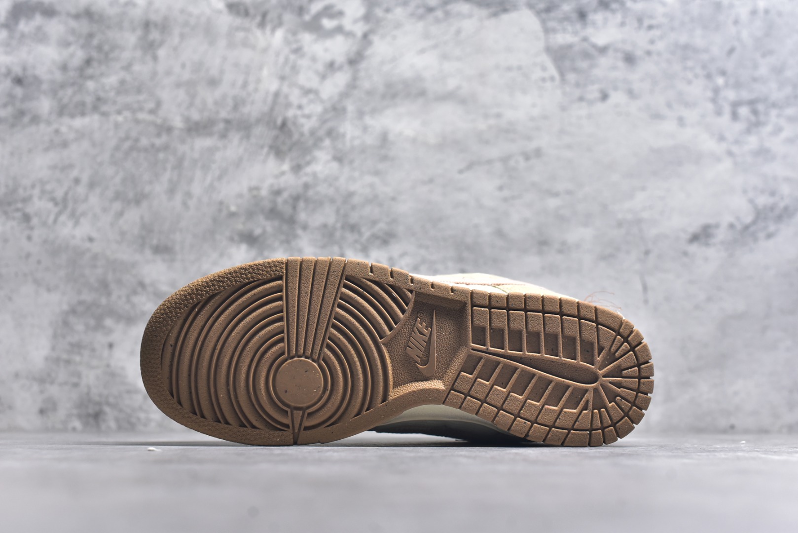 图片[6]-#开学季福利 纯原版本 NK Dunk Low 二十七色 全套原厂楦头原纸板数据档案倾力打造 原汁原味莞产 极致还原 圈内最强针车工艺 高端零售指定版 广东原厂配套原盒原标 鞋盒分三个尺码段 原厂冲刀 超高清洁度 全鞋零毛边皮料切割 采用原厂百宏鞋带以及原厂百宏织唛舌标 内标可供原厂几率过验 进口原装条纹中底布 四线拉帮白色点胶 原厂拉帮手法遵循公司 原厂电绣 尺码：36 36.5 37.5 38 38.5 39 40 40.5 41 42 42.5 43 44 44.5 45 46 47.5-选品中心