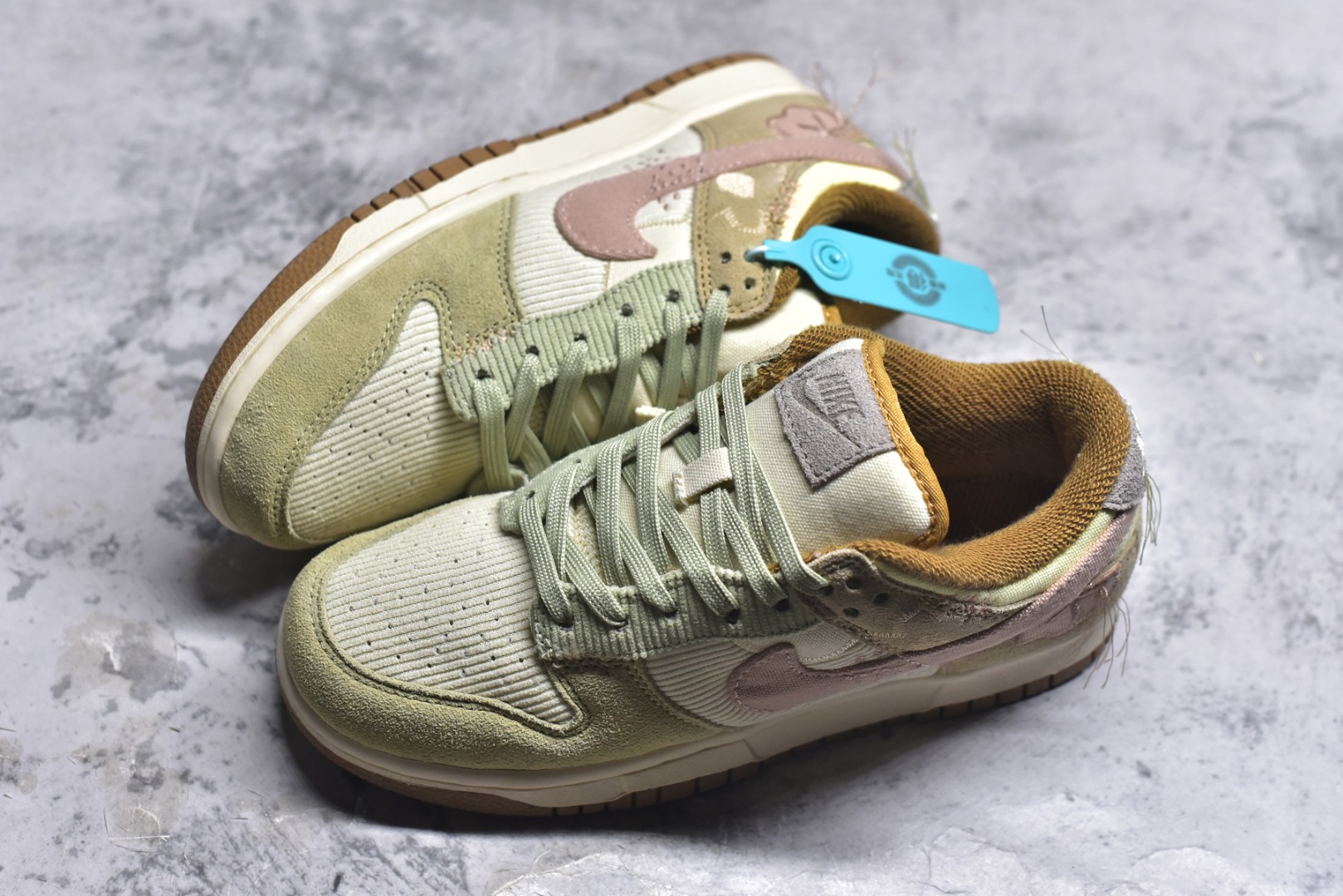 图片[7]-#开学季福利 纯原版本 NK Dunk Low 二十七色 全套原厂楦头原纸板数据档案倾力打造 原汁原味莞产 极致还原 圈内最强针车工艺 高端零售指定版 广东原厂配套原盒原标 鞋盒分三个尺码段 原厂冲刀 超高清洁度 全鞋零毛边皮料切割 采用原厂百宏鞋带以及原厂百宏织唛舌标 内标可供原厂几率过验 进口原装条纹中底布 四线拉帮白色点胶 原厂拉帮手法遵循公司 原厂电绣 尺码：36 36.5 37.5 38 38.5 39 40 40.5 41 42 42.5 43 44 44.5 45 46 47.5-选品中心