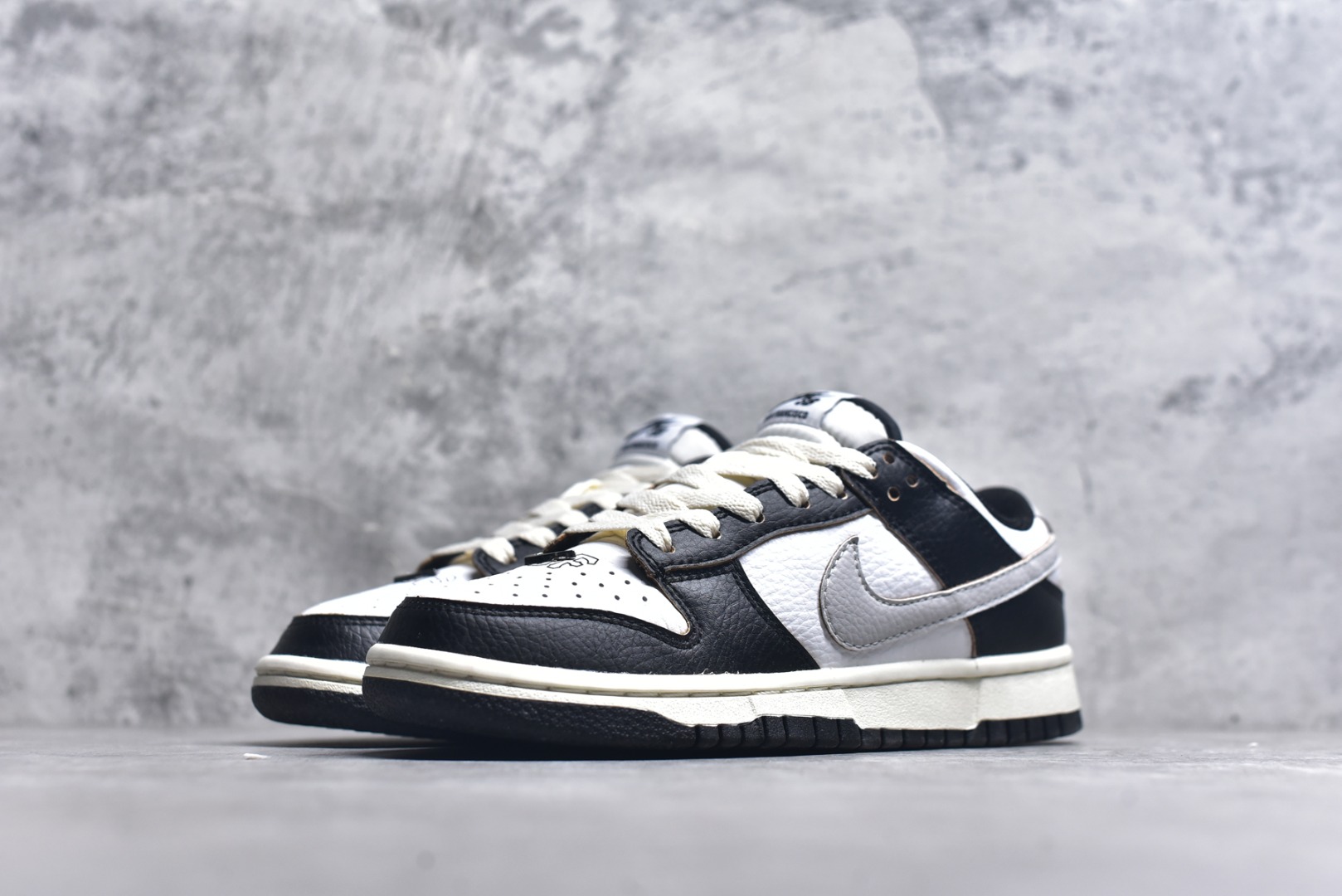 图片[2]-#开学季福利 纯原版本 NK Dunk Low 二十七色 全套原厂楦头原纸板数据档案倾力打造 原汁原味莞产 极致还原 圈内最强针车工艺 高端零售指定版 广东原厂配套原盒原标 鞋盒分三个尺码段 原厂冲刀 超高清洁度 全鞋零毛边皮料切割 采用原厂百宏鞋带以及原厂百宏织唛舌标 内标可供原厂几率过验 进口原装条纹中底布 四线拉帮白色点胶 原厂拉帮手法遵循公司 原厂电绣 尺码：36 36.5 37.5 38 38.5 39 40 40.5 41 42 42.5 43 44 44.5 45 46 47.5-选品中心