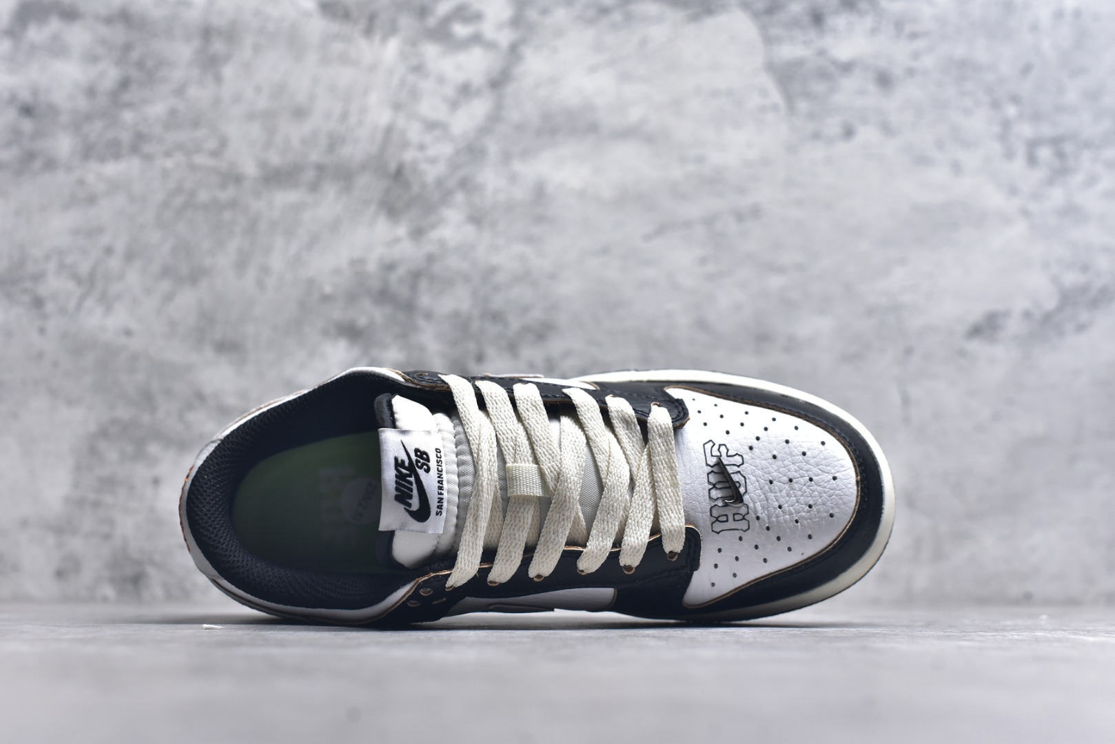 图片[4]-#开学季福利 纯原版本 NK Dunk Low 二十七色 全套原厂楦头原纸板数据档案倾力打造 原汁原味莞产 极致还原 圈内最强针车工艺 高端零售指定版 广东原厂配套原盒原标 鞋盒分三个尺码段 原厂冲刀 超高清洁度 全鞋零毛边皮料切割 采用原厂百宏鞋带以及原厂百宏织唛舌标 内标可供原厂几率过验 进口原装条纹中底布 四线拉帮白色点胶 原厂拉帮手法遵循公司 原厂电绣 尺码：36 36.5 37.5 38 38.5 39 40 40.5 41 42 42.5 43 44 44.5 45 46 47.5-选品中心