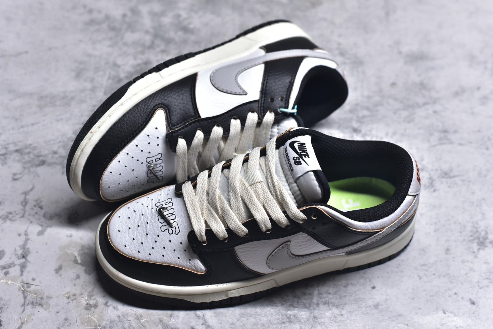 图片[7]-#开学季福利 纯原版本 NK Dunk Low 二十七色 全套原厂楦头原纸板数据档案倾力打造 原汁原味莞产 极致还原 圈内最强针车工艺 高端零售指定版 广东原厂配套原盒原标 鞋盒分三个尺码段 原厂冲刀 超高清洁度 全鞋零毛边皮料切割 采用原厂百宏鞋带以及原厂百宏织唛舌标 内标可供原厂几率过验 进口原装条纹中底布 四线拉帮白色点胶 原厂拉帮手法遵循公司 原厂电绣 尺码：36 36.5 37.5 38 38.5 39 40 40.5 41 42 42.5 43 44 44.5 45 46 47.5-选品中心