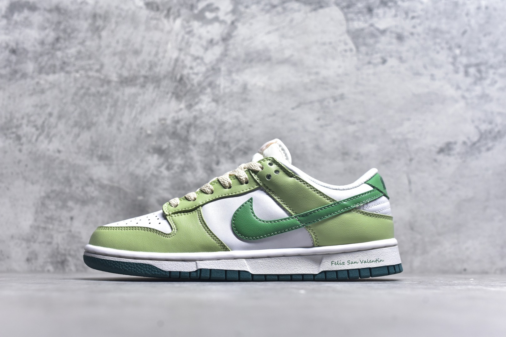 #开学季福利 纯原版本 NK Dunk Low 二十七色 全套原厂楦头原纸板数据档案倾力打造 原汁原味莞产 极致还原 圈内最强针车工艺 高端零售指定版 广东原厂配套原盒原标 鞋盒分三个尺码段 原厂冲刀 超高清洁度 全鞋零毛边皮料切割 采用原厂百宏鞋带以及原厂百宏织唛舌标 内标可供原厂几率过验 进口原装条纹中底布 四线拉帮白色点胶 原厂拉帮手法遵循公司 原厂电绣 尺码：36 36.5 37.5 38 38.5 39 40 40.5 41 42 42.5 43 44 44.5 45 46 47.5-选品中心